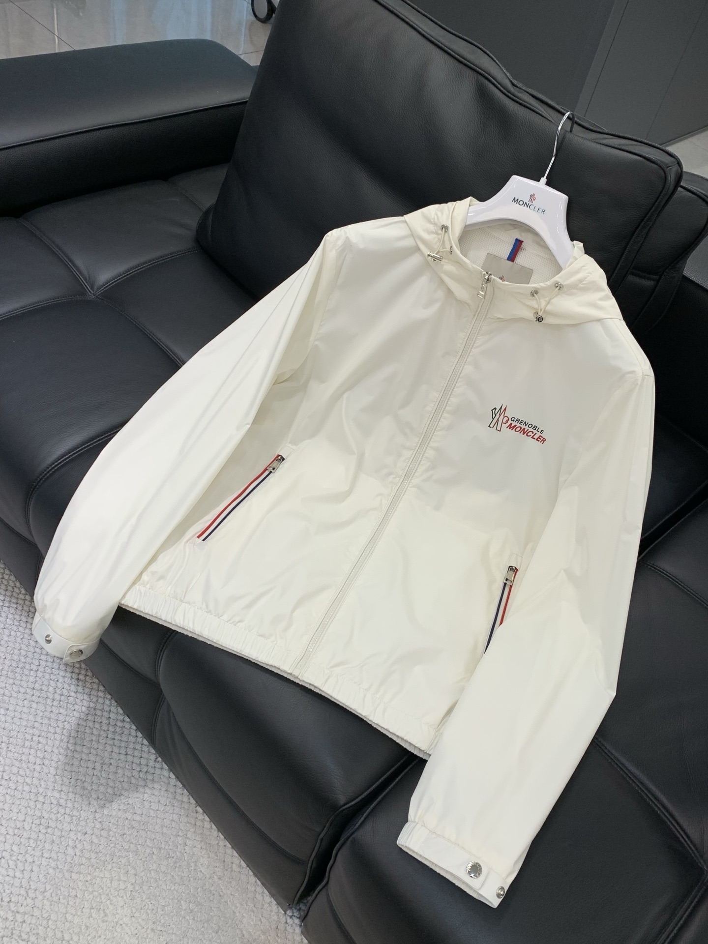 ，Moncler 蒙口，2026春季最新品，专柜同步有售，原单狠货，时尚休闲连帽夹克外套，上身舒适！吸睛