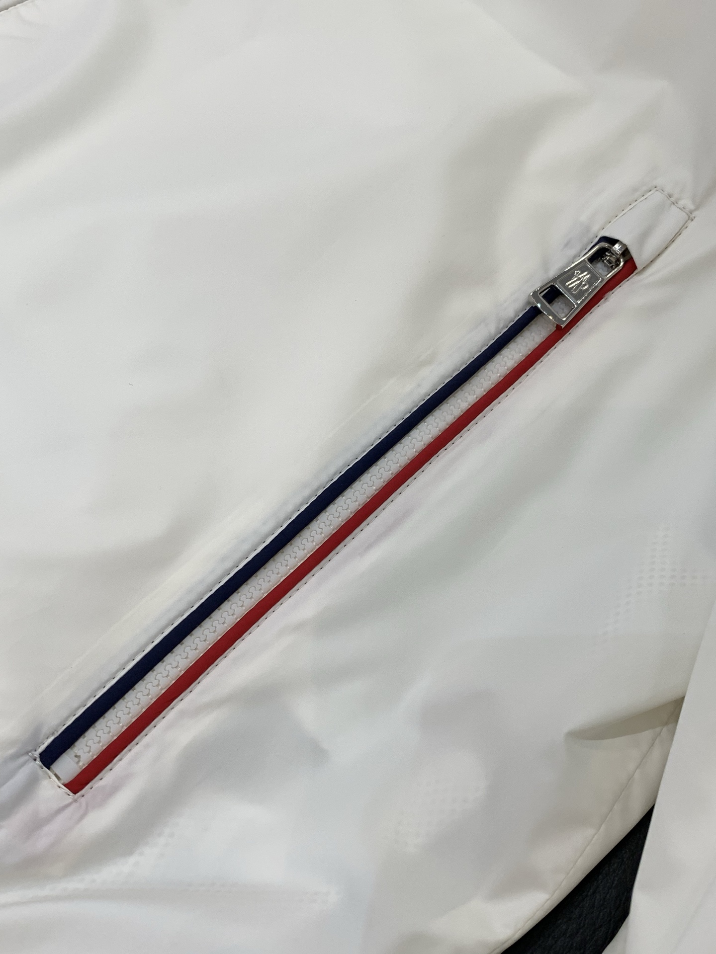 ，Moncler 蒙口，2026春季最新品，专柜同步有售，原单狠货，时尚休闲连帽夹克外套，上身舒适！吸睛