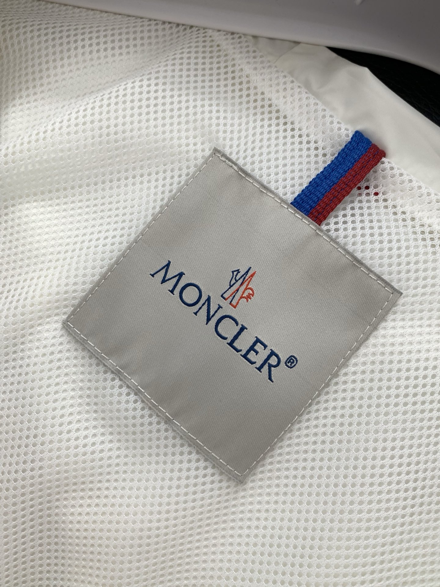 ，Moncler 蒙口，2026春季最新品，专柜同步有售，原单狠货，时尚休闲连帽夹克外套，上身舒适！吸睛