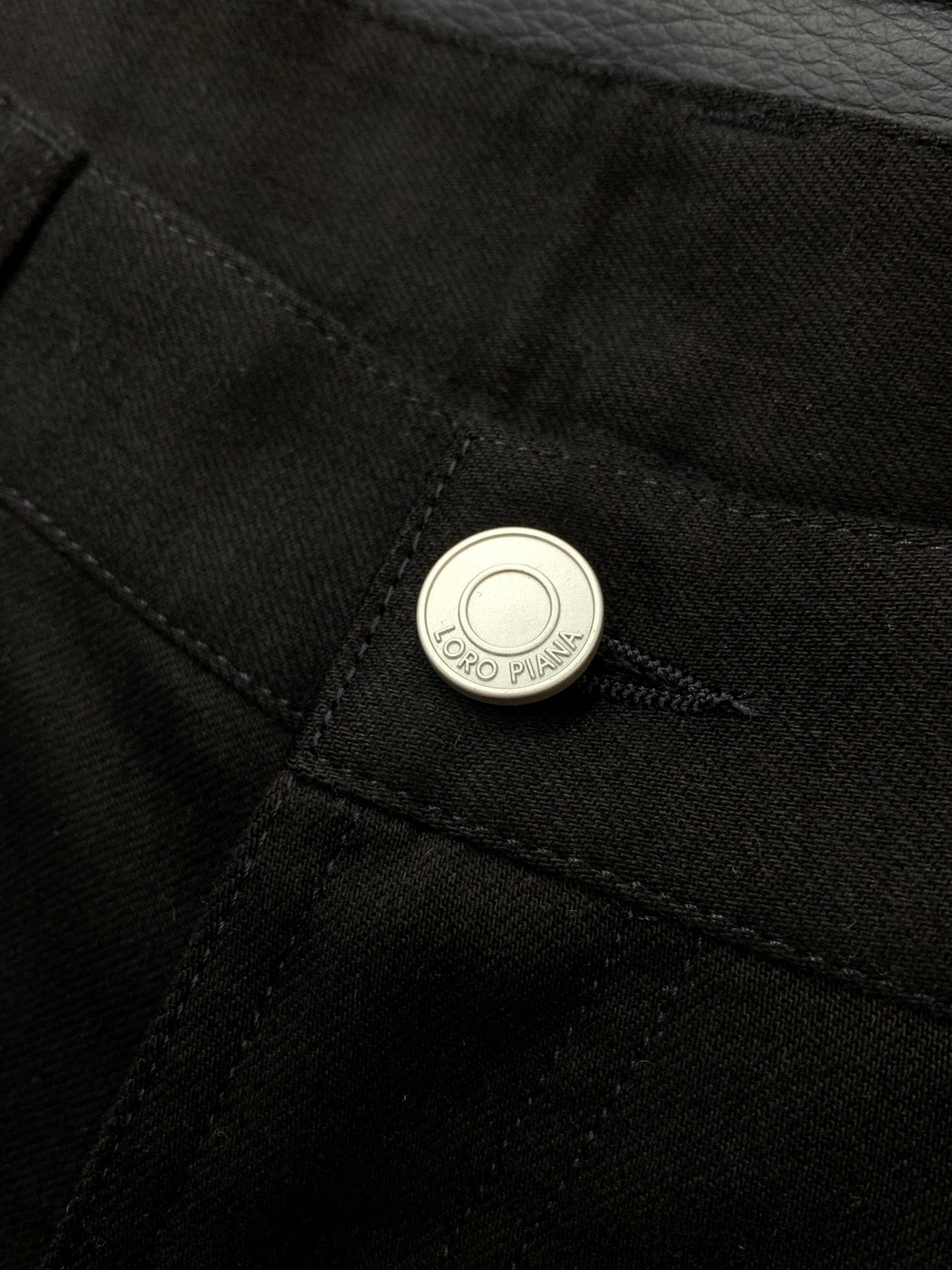 ，Loro piana(Loro Piana )，2026春季最新品，专柜同步有售，原单狠货，时尚休闲裤