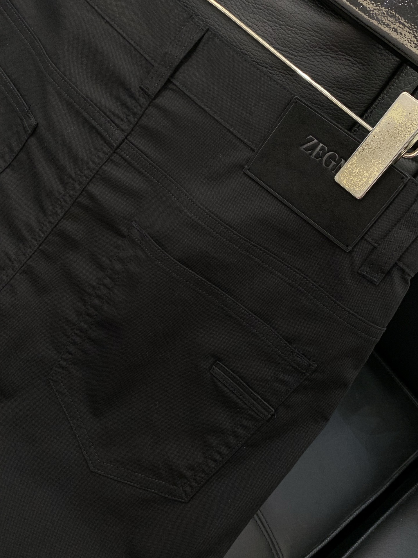 ，Zegna 杰尼亚，2026春季最新品，专柜同步有售，原单狠货，时尚休闲裤，进口原版面料，上身舒适透气