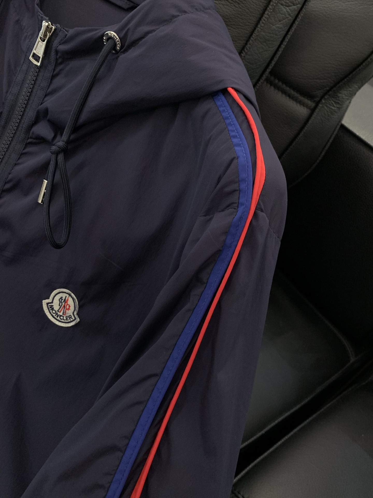 ，Moncler 蒙口，2026春季最新品，专柜同步有售，原单狠货，时尚休闲连帽夹克外套，上身舒适！吸睛