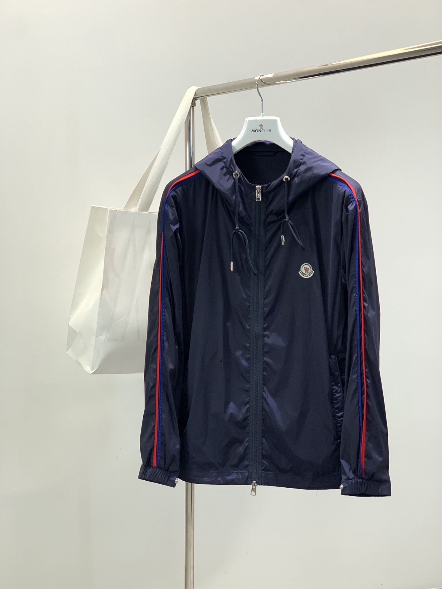 ，Moncler 蒙口，2026春季最新品，专柜同步有售，原单狠货，时尚休闲连帽夹克外套，上身舒适！吸睛