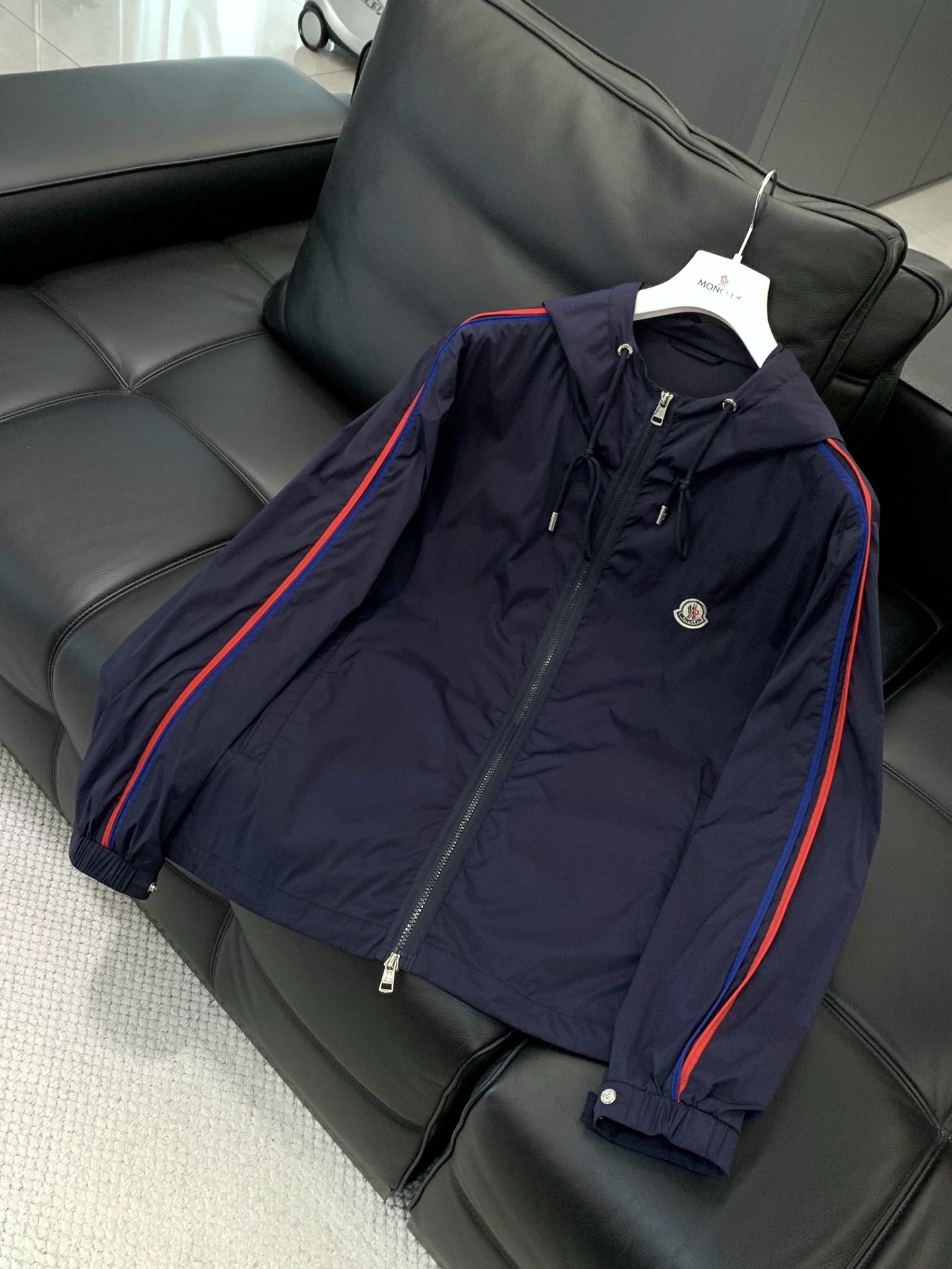 ，Moncler 蒙口，2026春季最新品，专柜同步有售，原单狠货，时尚休闲连帽夹克外套，上身舒适！吸睛