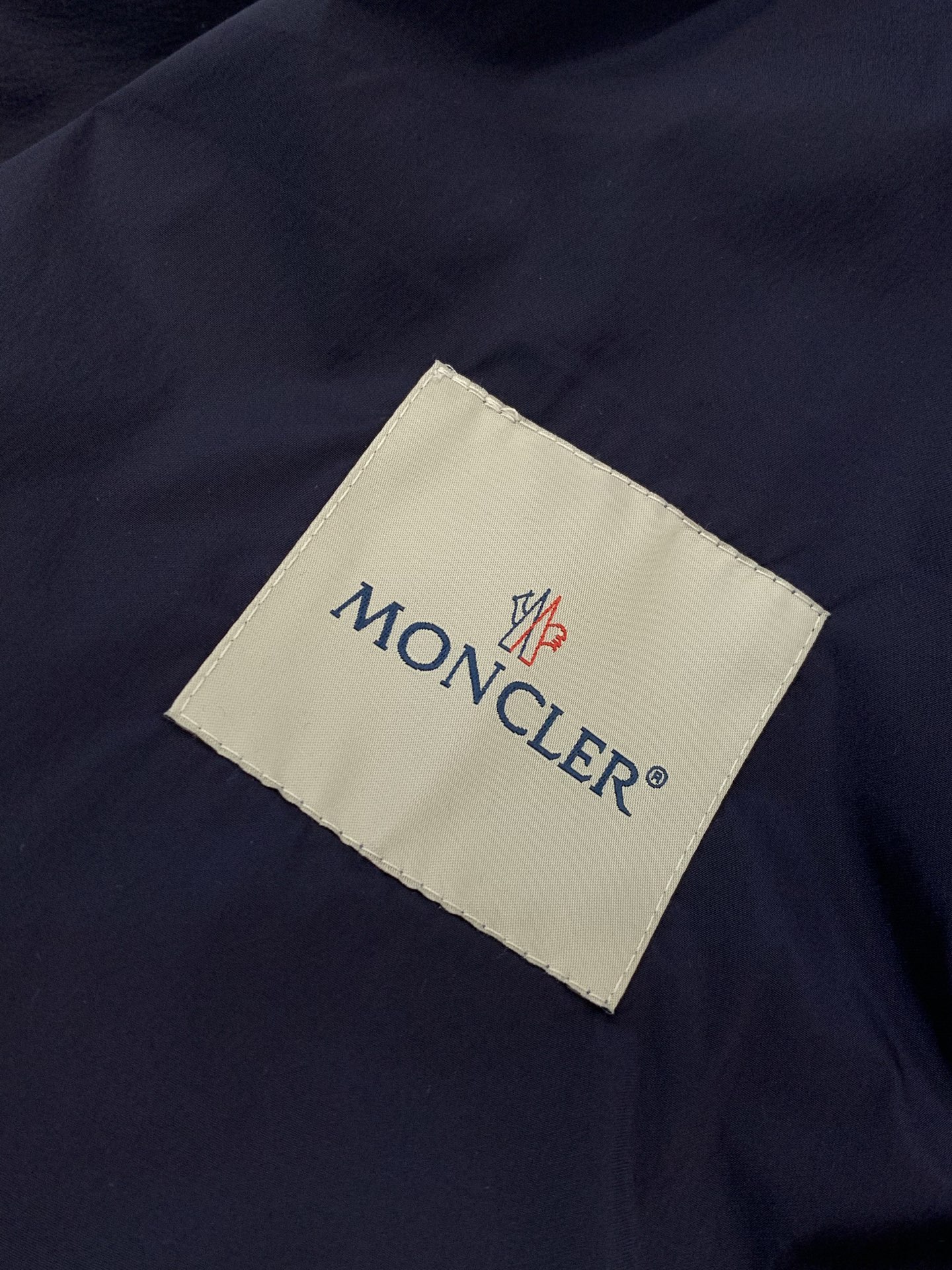 ，Moncler 蒙口，2026春季最新品，专柜同步有售，原单狠货，时尚休闲连帽夹克外套，上身舒适！吸睛