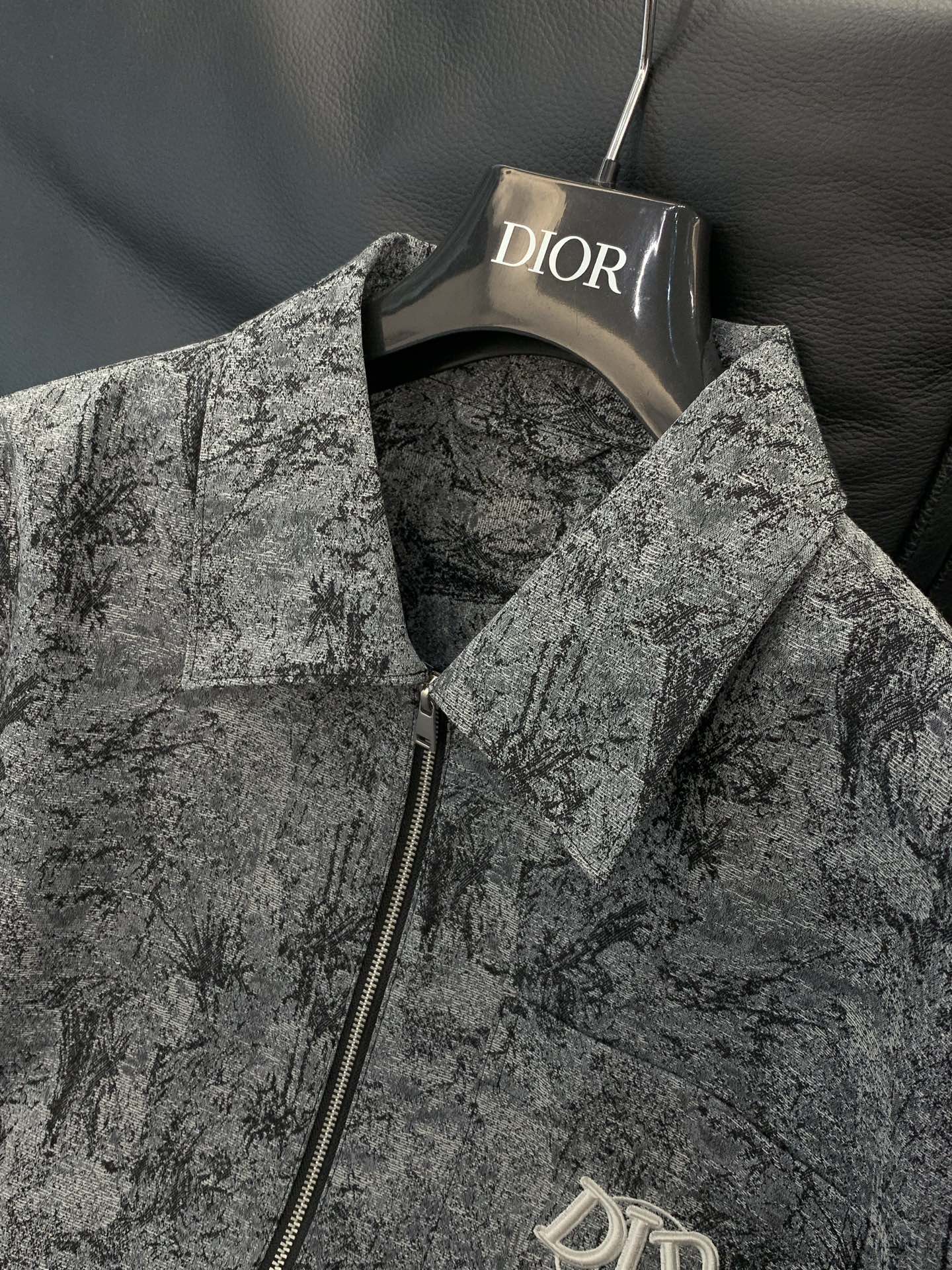 ，Dior 迪奥， 2026春季新品，专柜同步有售，简约时尚休闲翻领夹克外套，原版进口面料，舒适透气，顶