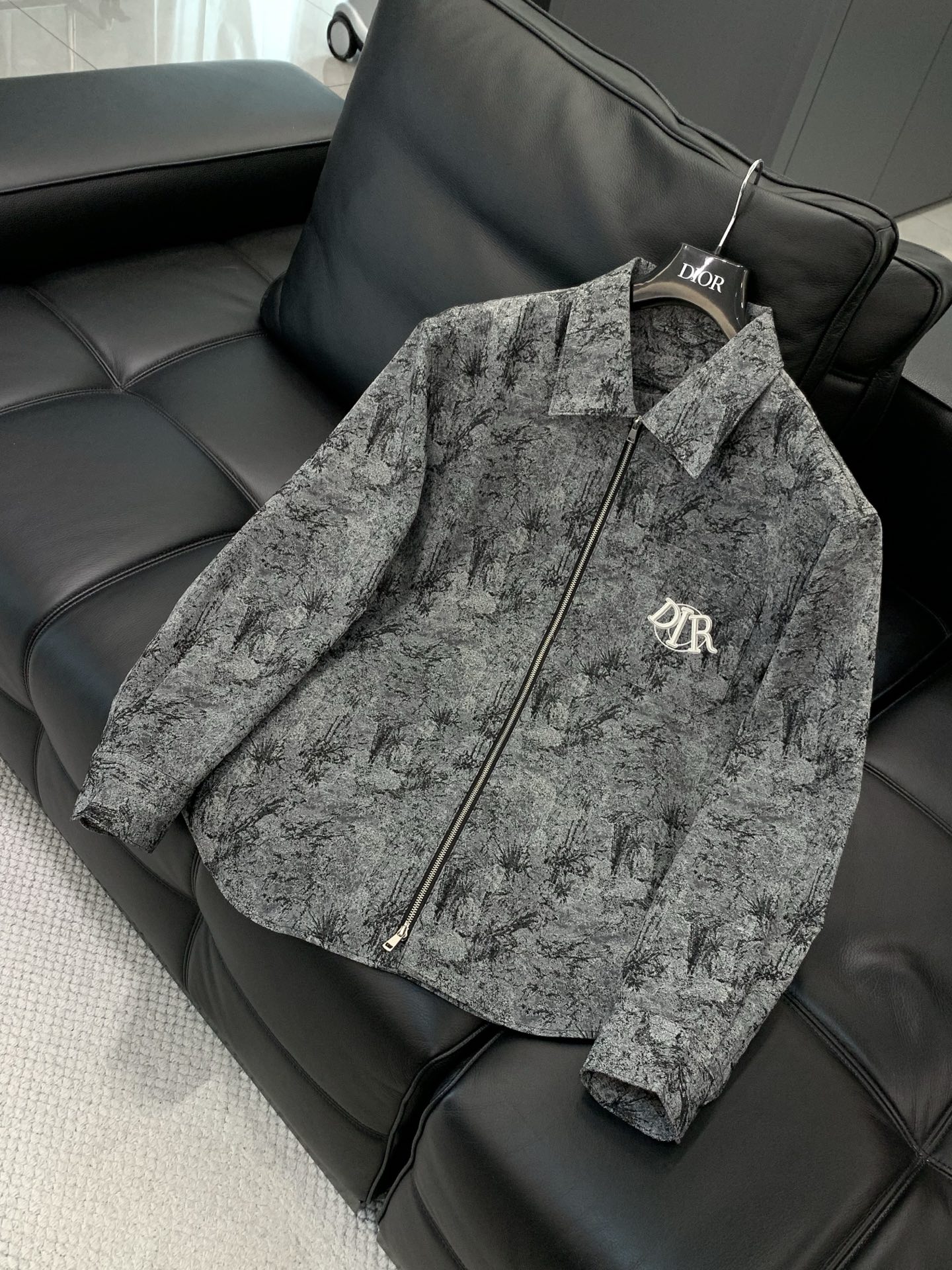 ，Dior 迪奥， 2026春季新品，专柜同步有售，简约时尚休闲翻领夹克外套，原版进口面料，舒适透气，顶