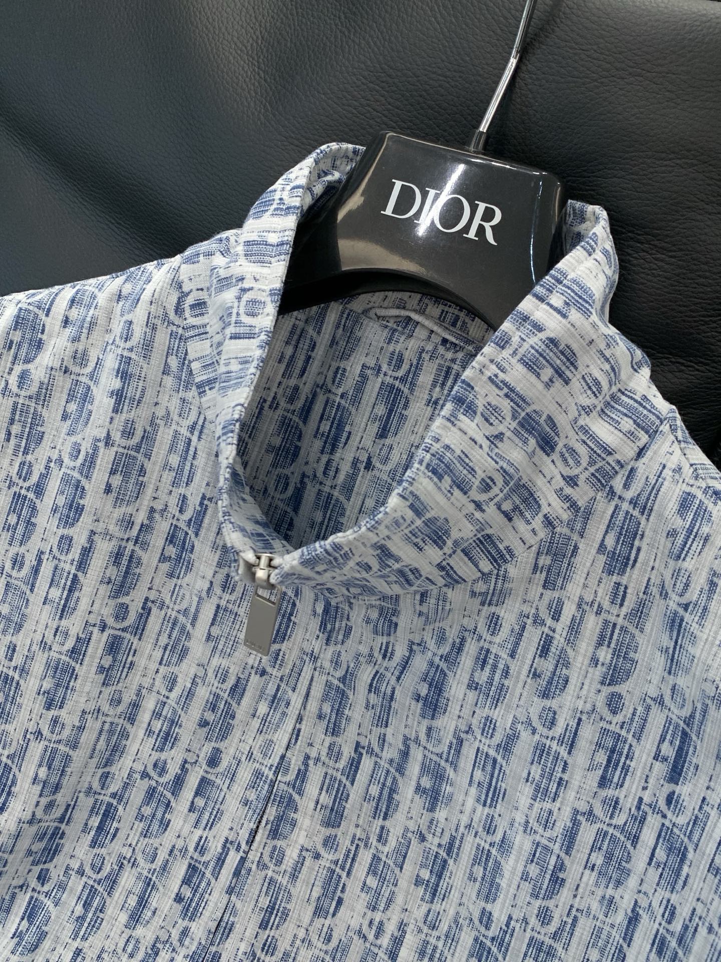 ，Dior 迪奥， 2026春季新品，专柜同步有售，简约时尚休闲立领夹克外套，原版进口面料，舒适透气，顶
