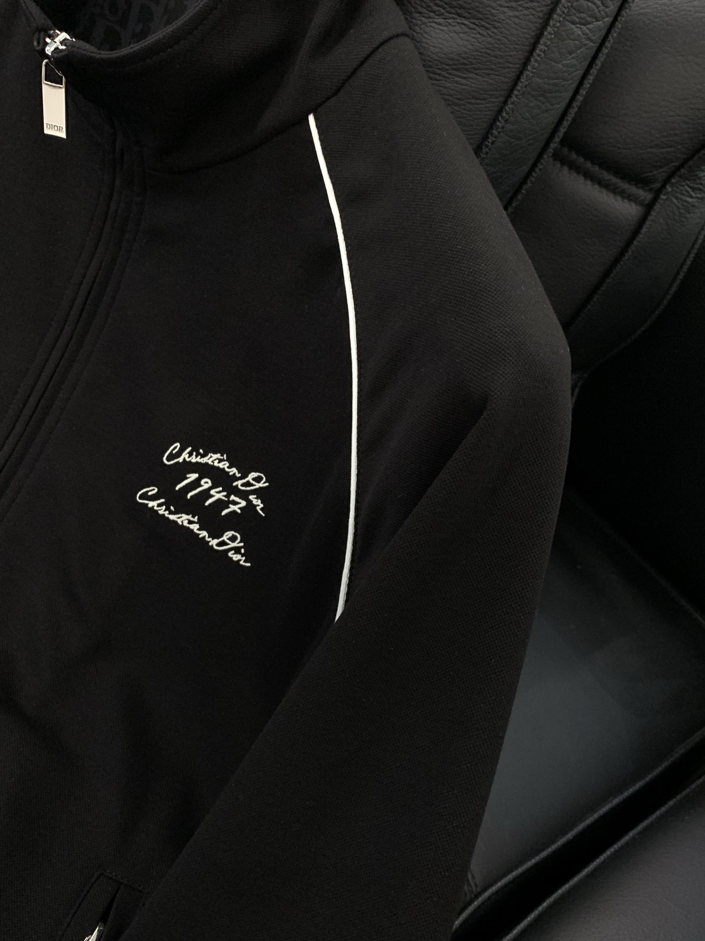 ，Dior 迪奥， 2026春季新品，专柜同步有售，简约时尚休闲立领夹克外套，原版进口面料，舒适透气，顶