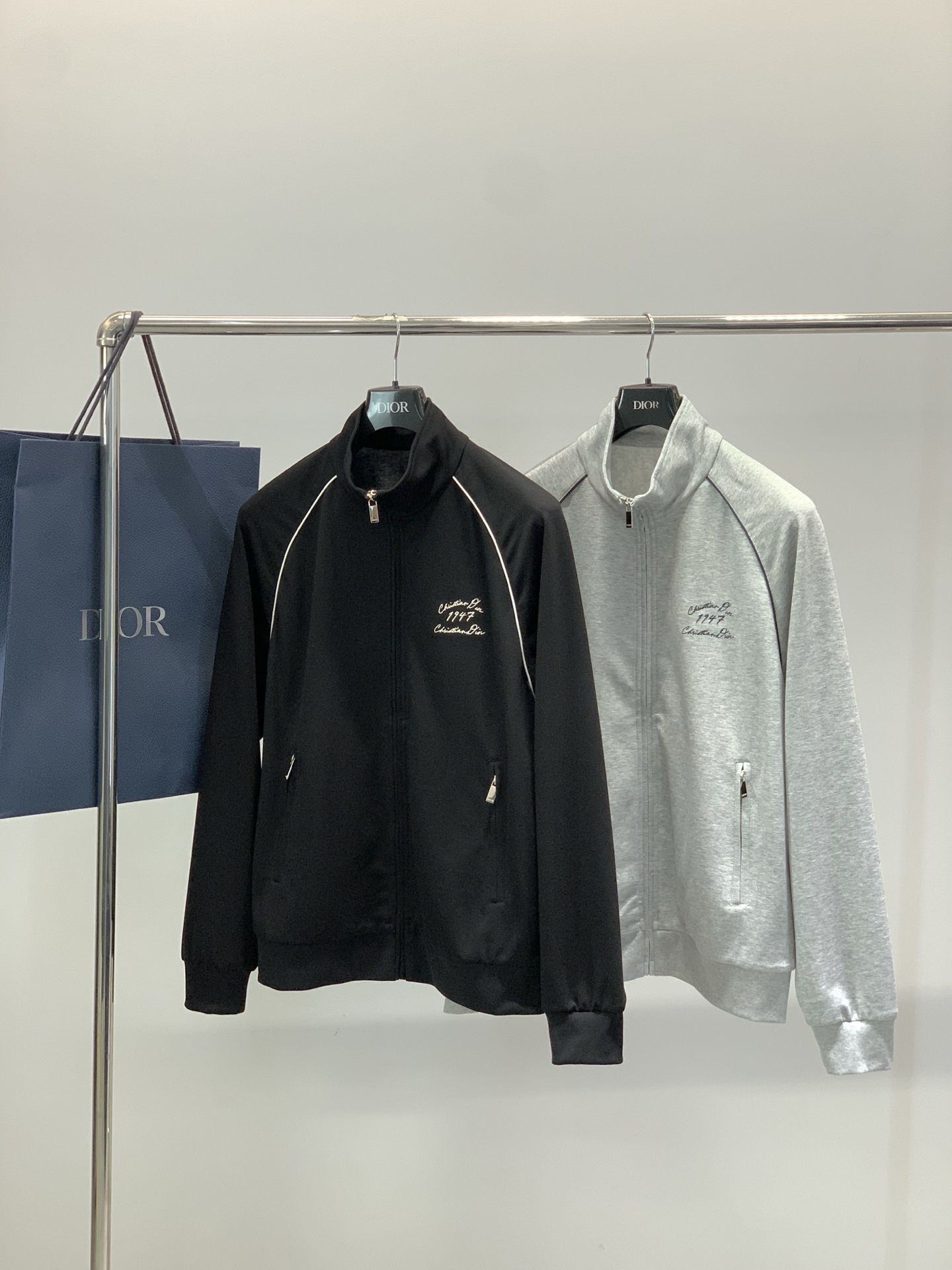 ，Dior 迪奥， 2026春季新品，专柜同步有售，简约时尚休闲立领夹克外套，原版进口面料，舒适透气，顶