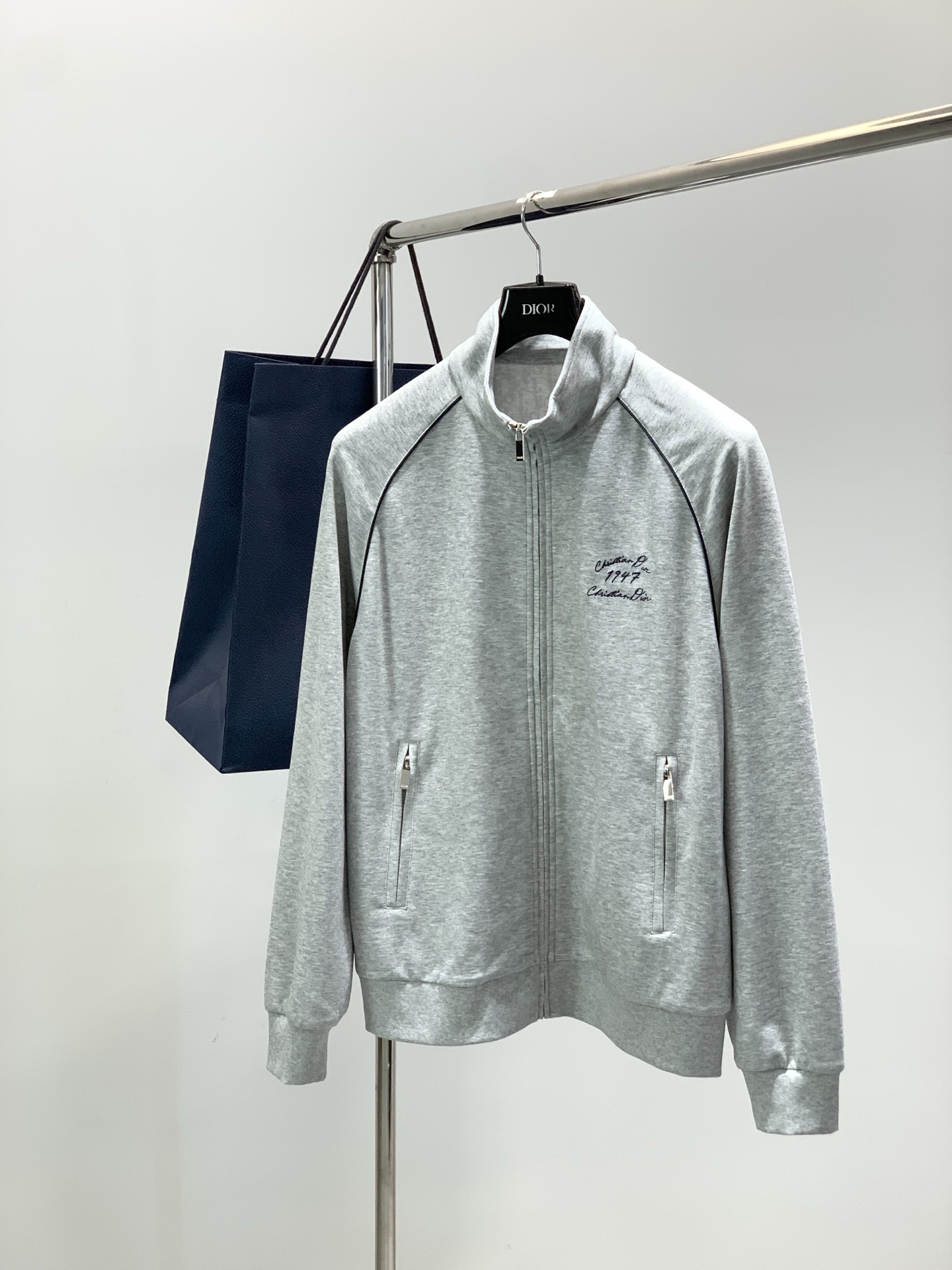 ，Dior 迪奥， 2026春季新品，专柜同步有售，简约时尚休闲立领夹克外套，原版进口面料，舒适透气，顶