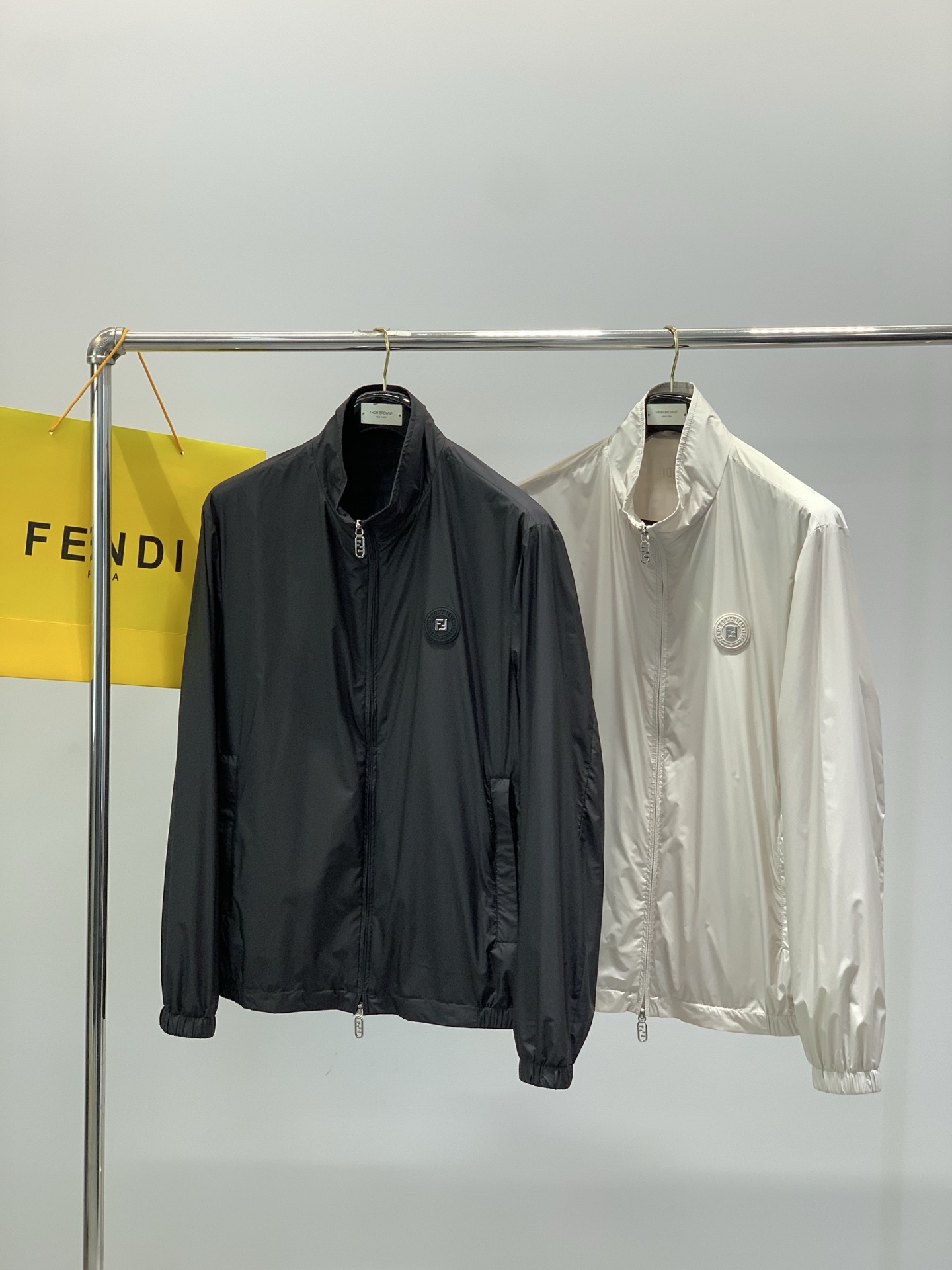 ，FENDI 芬迪，2026春季最新品，专柜同步有售，原单狠货，时尚休闲立领夹克外套，进口原版面料，顶级
