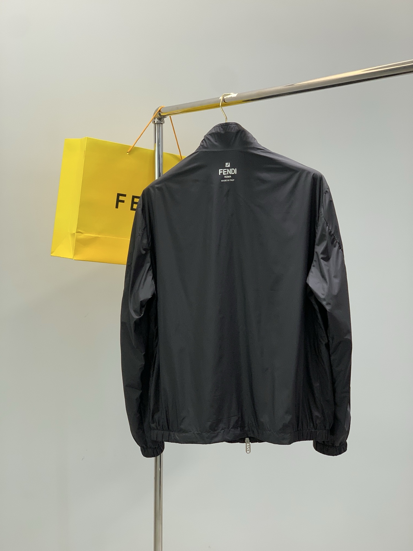 ，FENDI 芬迪，2026春季最新品，专柜同步有售，原单狠货，时尚休闲立领夹克外套，进口原版面料，顶级