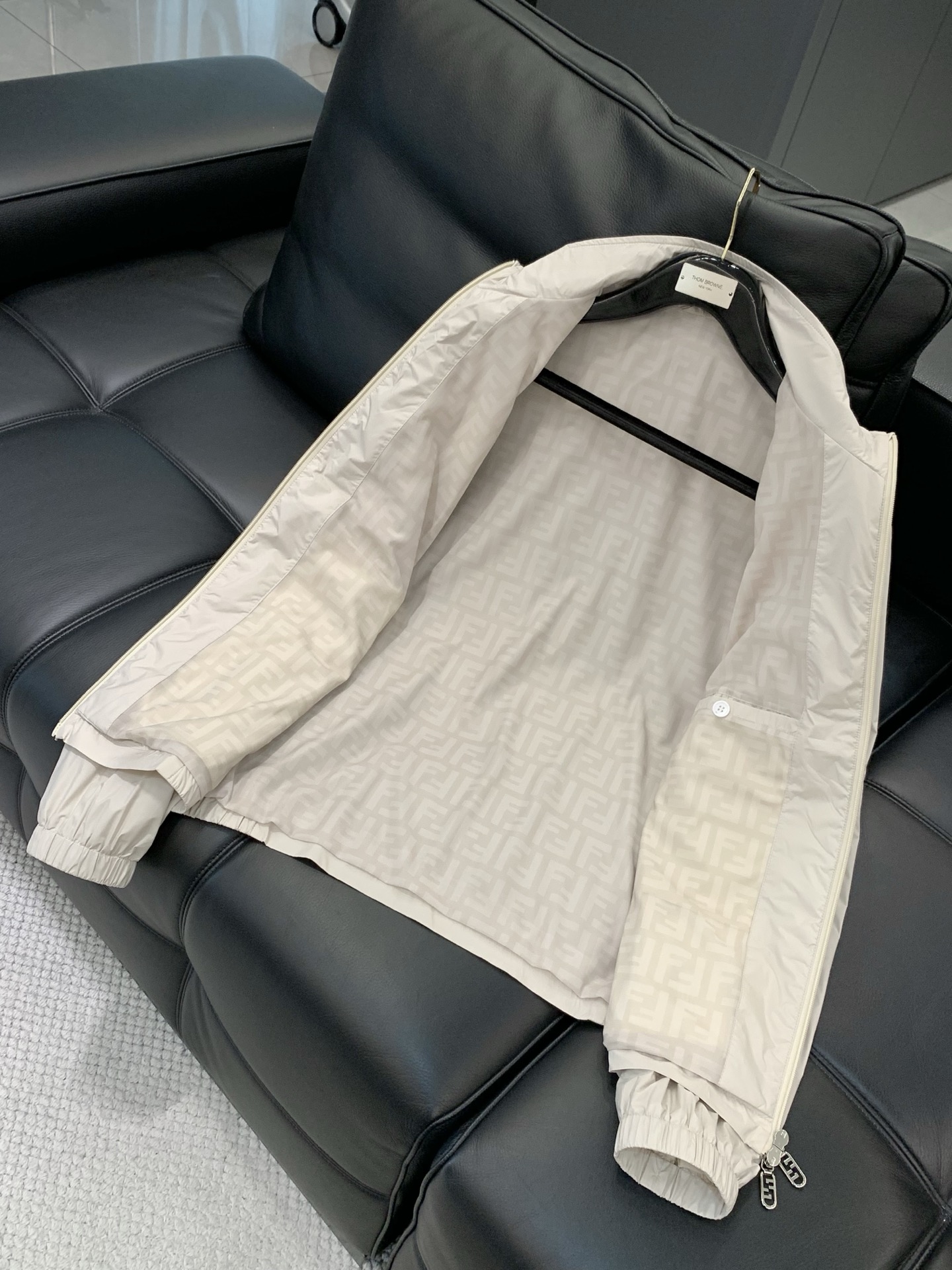 ，FENDI 芬迪，2026春季最新品，专柜同步有售，原单狠货，时尚休闲立领夹克外套，进口原版面料，顶级