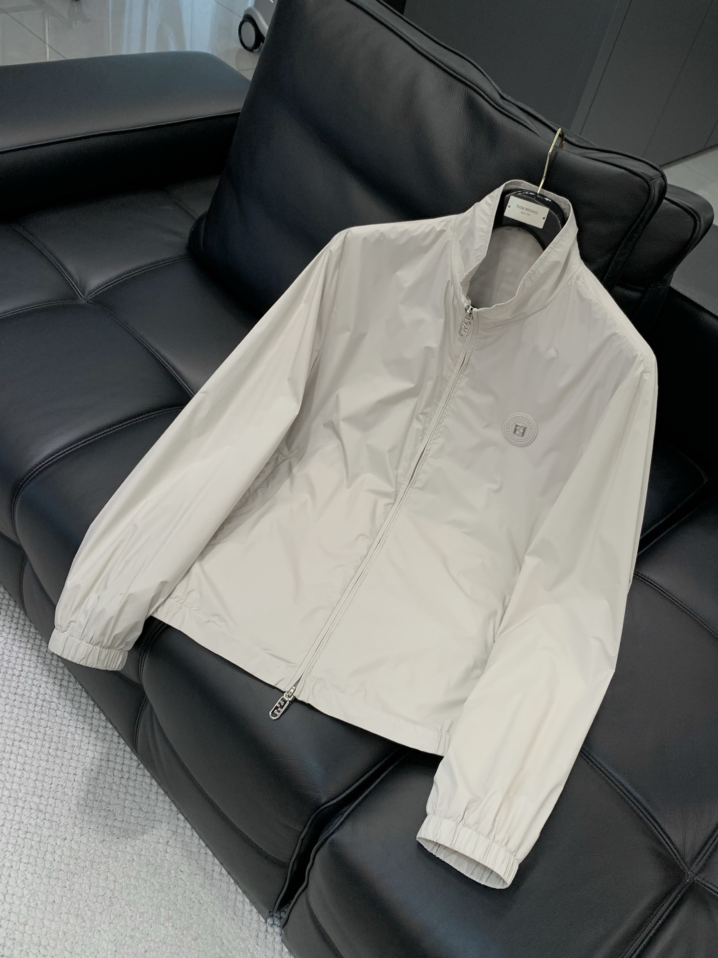 ，FENDI 芬迪，2026春季最新品，专柜同步有售，原单狠货，时尚休闲立领夹克外套，进口原版面料，顶级