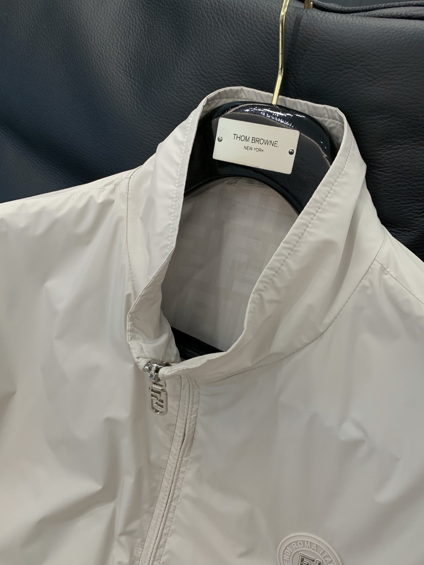 ，FENDI 芬迪，2026春季最新品，专柜同步有售，原单狠货，时尚休闲立领夹克外套，进口原版面料，顶级