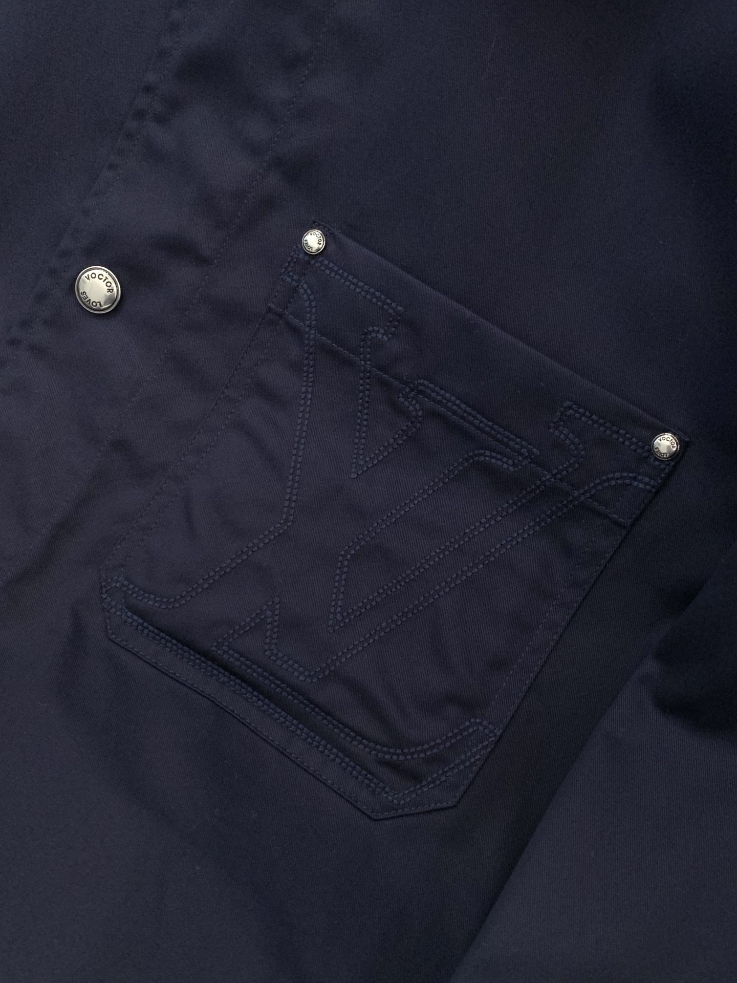 ，LouisVuitton 路易威登，春季最新款，专柜同步有售，原单狠货，时尚休闲翻领外套，上身很有特点