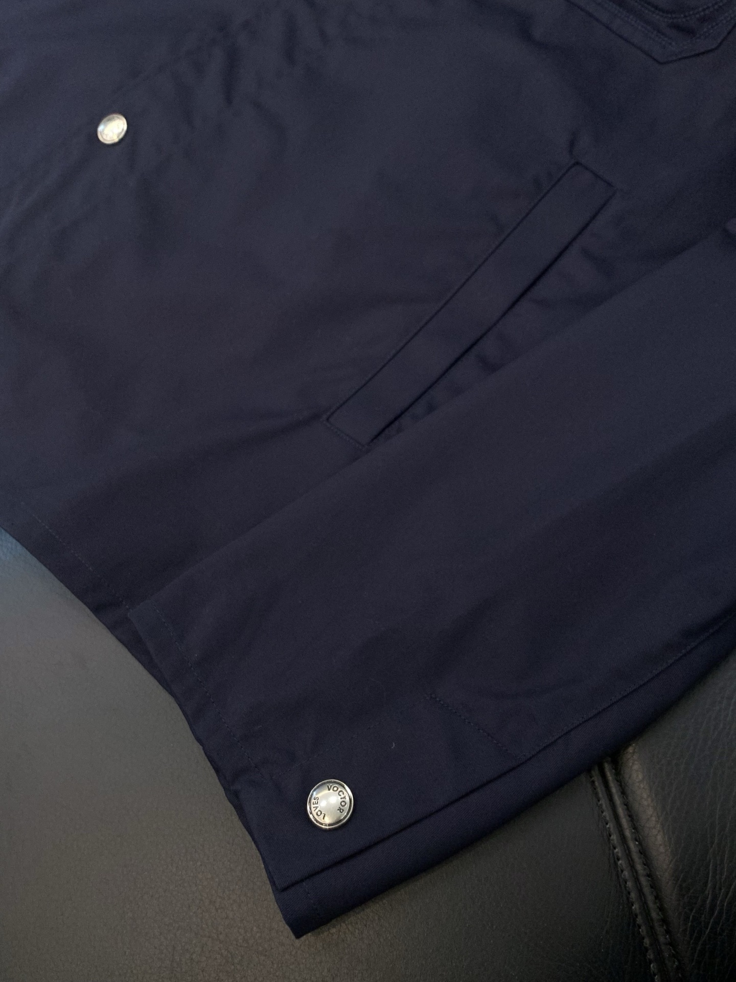 ，LouisVuitton 路易威登，春季最新款，专柜同步有售，原单狠货，时尚休闲翻领外套，上身很有特点