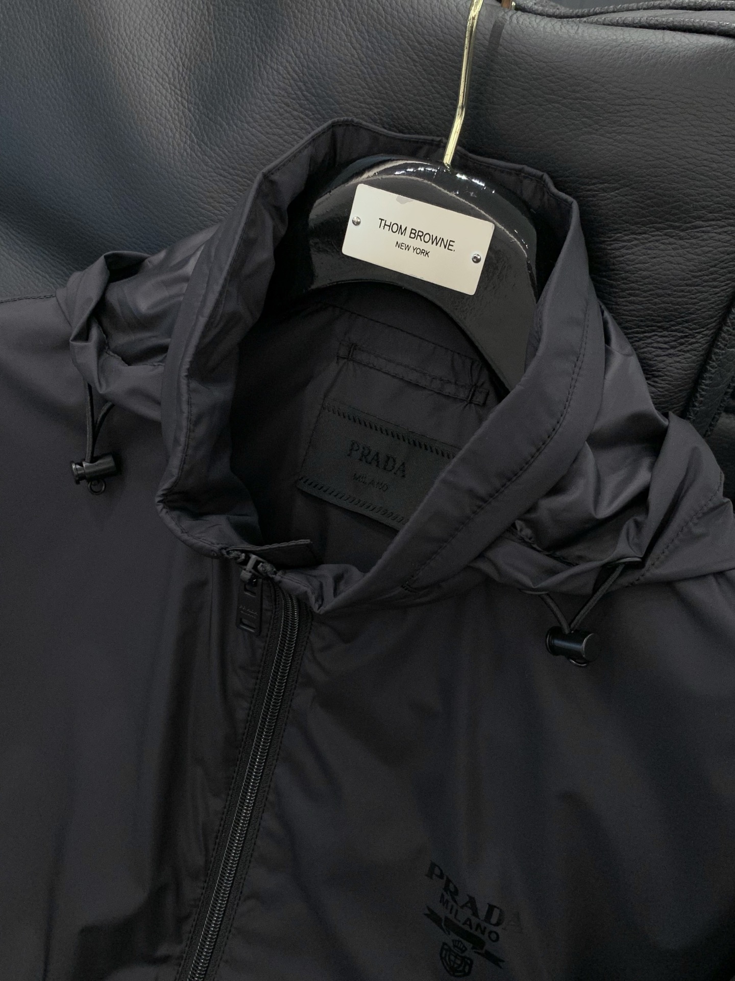 ，PRADA 普拉达，春季最新品，专柜同步有售，时尚休闲连帽外套，进口原版面料，做工极为复杂，唯一可以做
