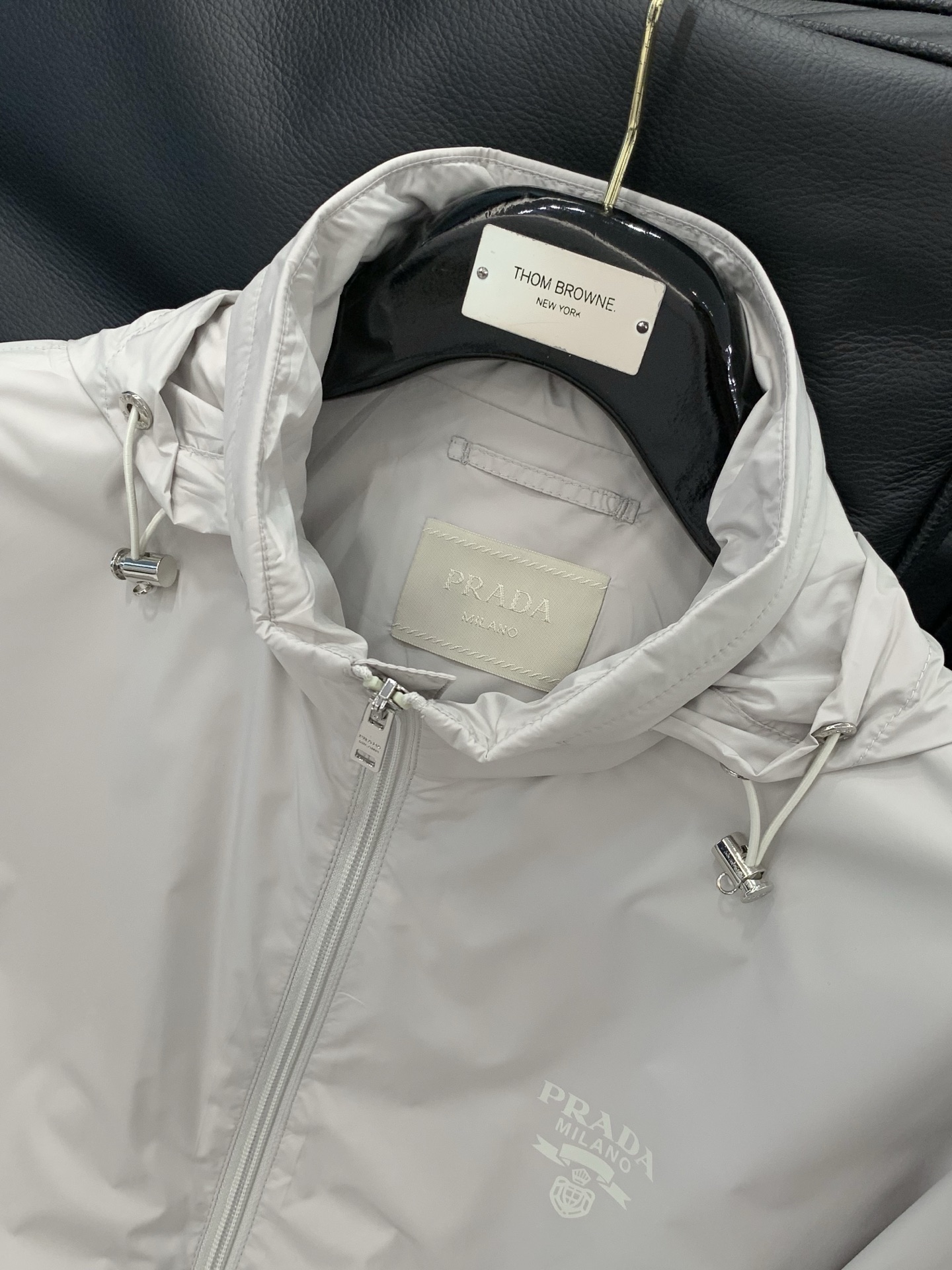 ，PRADA 普拉达，春季最新品，专柜同步有售，时尚休闲连帽外套，进口原版面料，做工极为复杂，唯一可以做