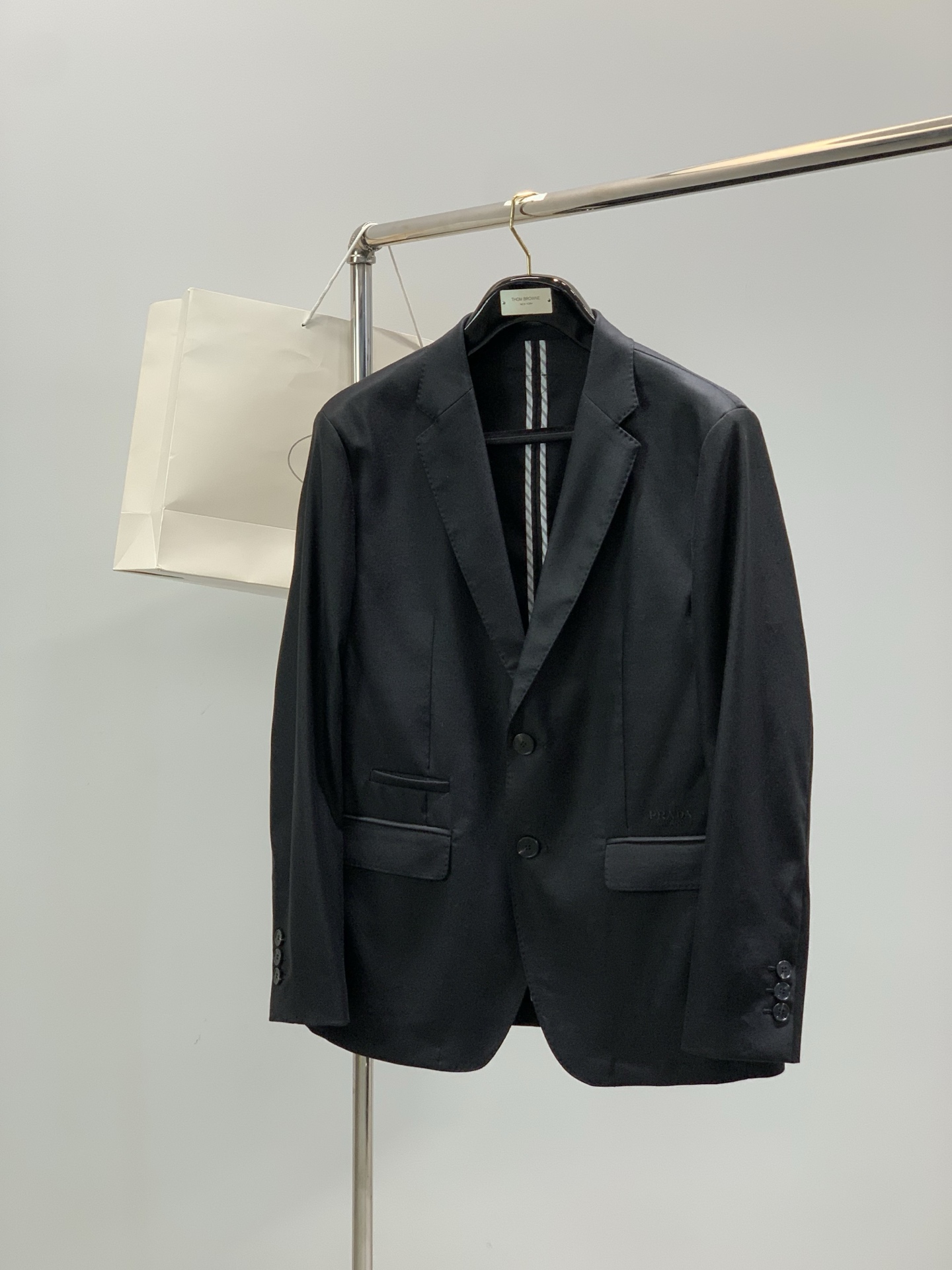 ，PRADA 普拉达，春季最新品，专柜同步有售，时尚休闲西装外套，进口原版面料，做工极为复杂，唯一可以做