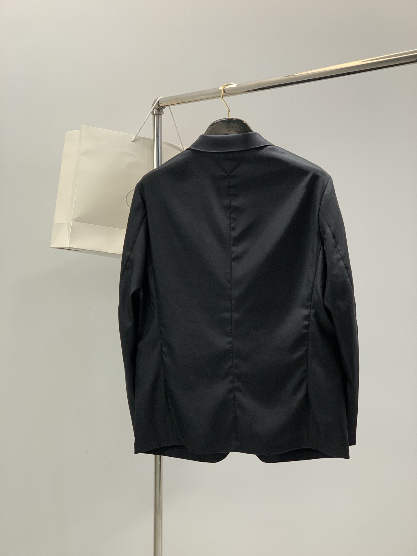 ，PRADA 普拉达，春季最新品，专柜同步有售，时尚休闲西装外套，进口原版面料，做工极为复杂，唯一可以做