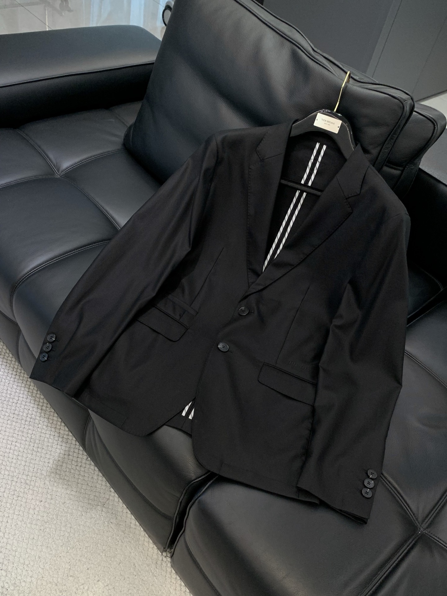 ，PRADA 普拉达，春季最新品，专柜同步有售，时尚休闲西装外套，进口原版面料，做工极为复杂，唯一可以做