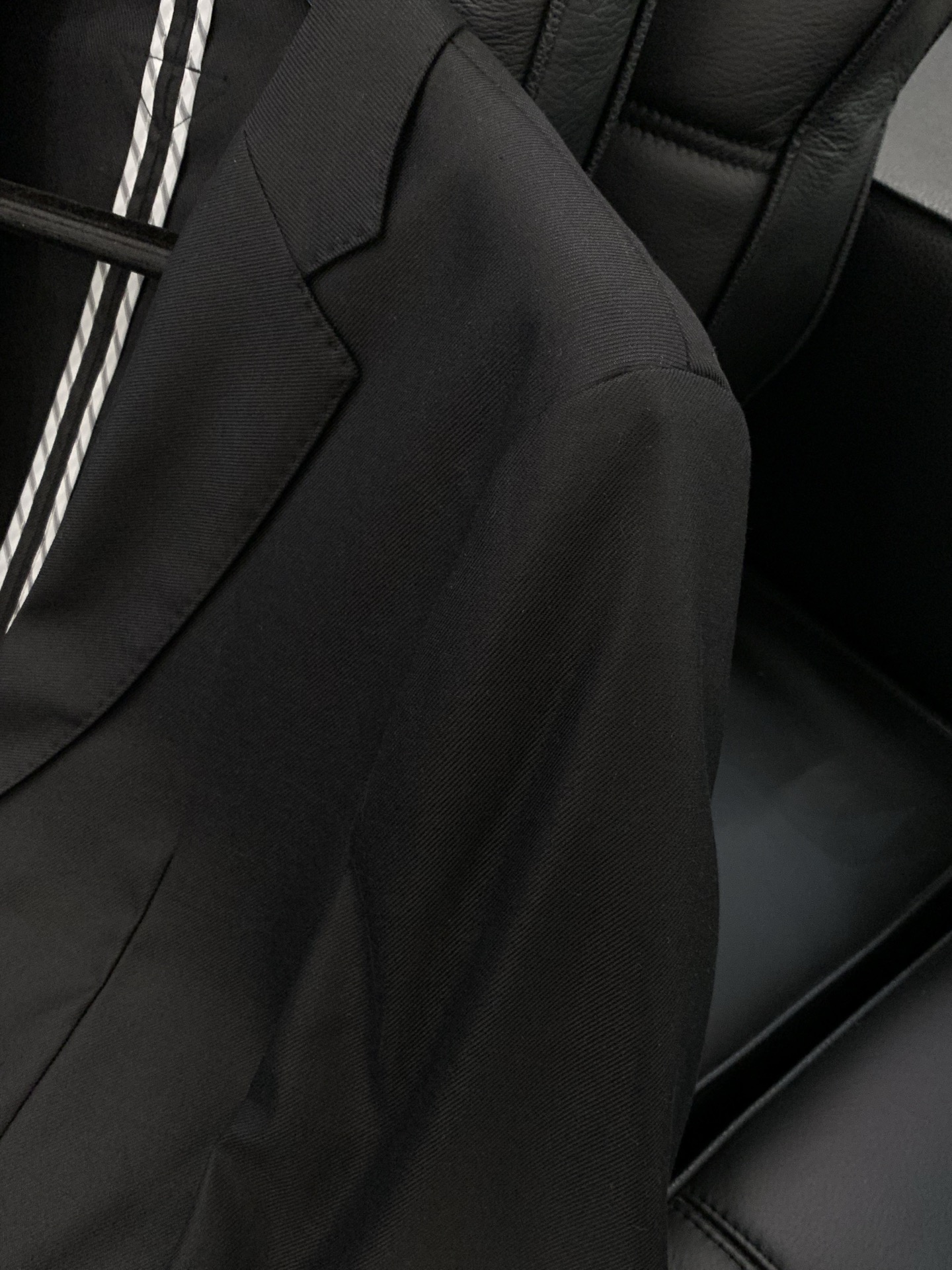 ，PRADA 普拉达，春季最新品，专柜同步有售，时尚休闲西装外套，进口原版面料，做工极为复杂，唯一可以做