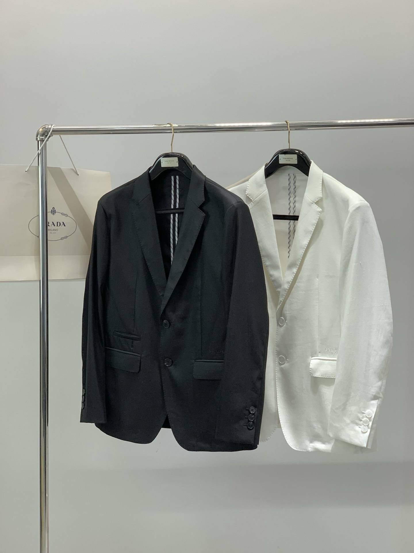 ，PRADA 普拉达，春季最新品，专柜同步有售，时尚休闲西装外套，进口原版面料，做工极为复杂，唯一可以做