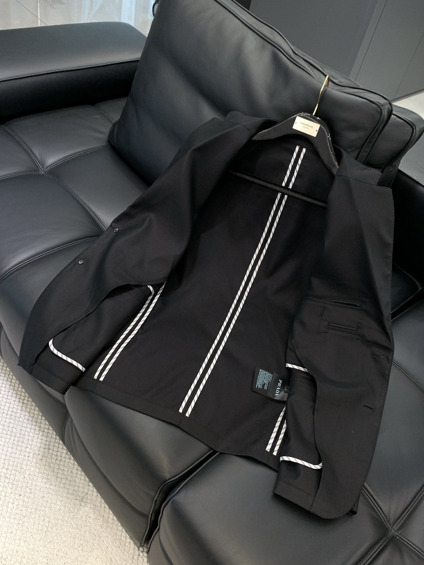 ，PRADA 普拉达，春季最新品，专柜同步有售，时尚休闲西装外套，进口原版面料，做工极为复杂，唯一可以做