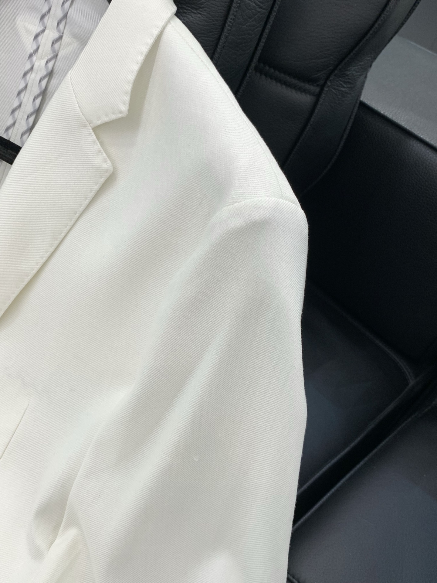 ，PRADA 普拉达，春季最新品，专柜同步有售，时尚休闲西装外套，进口原版面料，做工极为复杂，唯一可以做