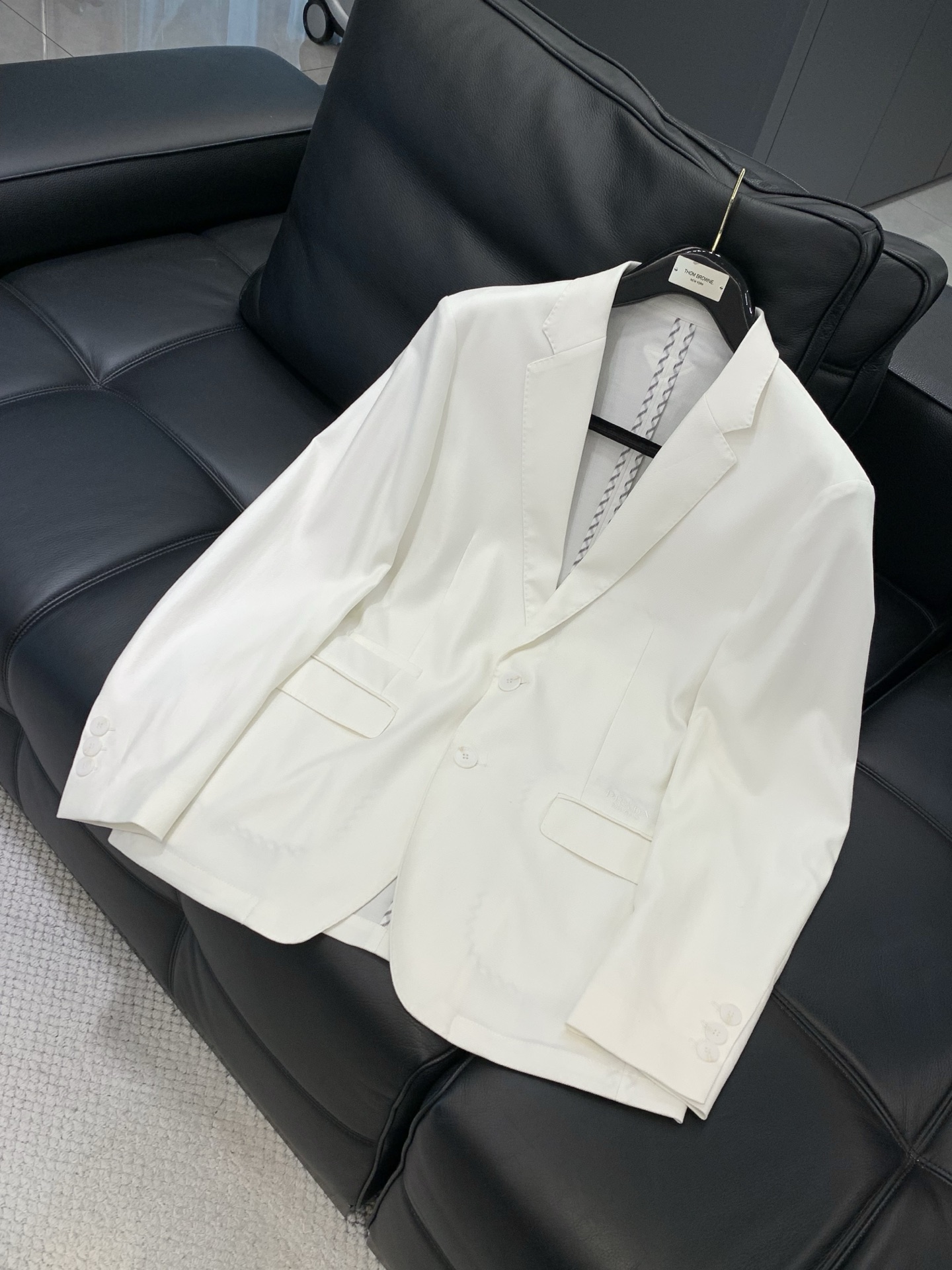 ，PRADA 普拉达，春季最新品，专柜同步有售，时尚休闲西装外套，进口原版面料，做工极为复杂，唯一可以做