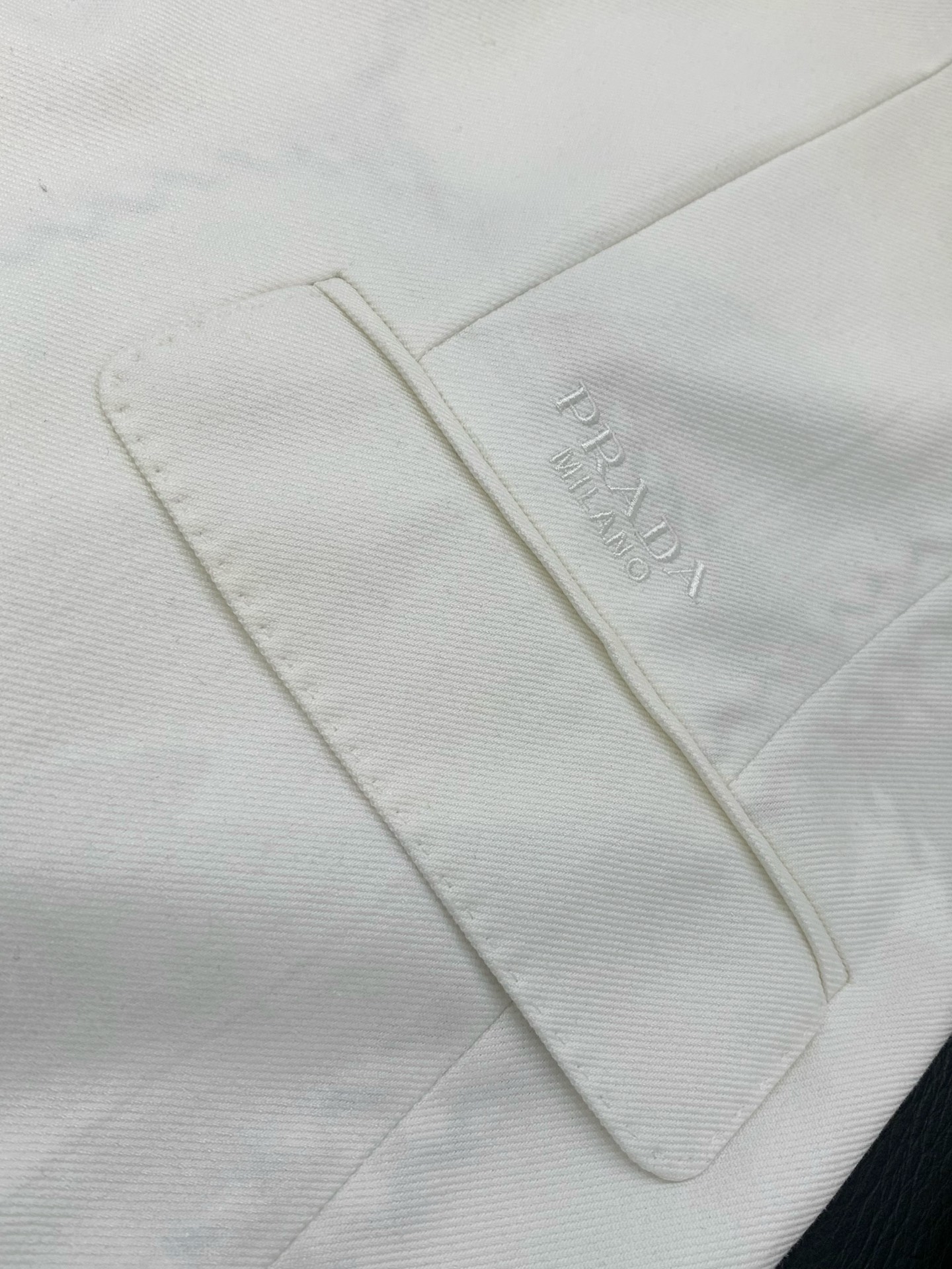 ，PRADA 普拉达，春季最新品，专柜同步有售，时尚休闲西装外套，进口原版面料，做工极为复杂，唯一可以做