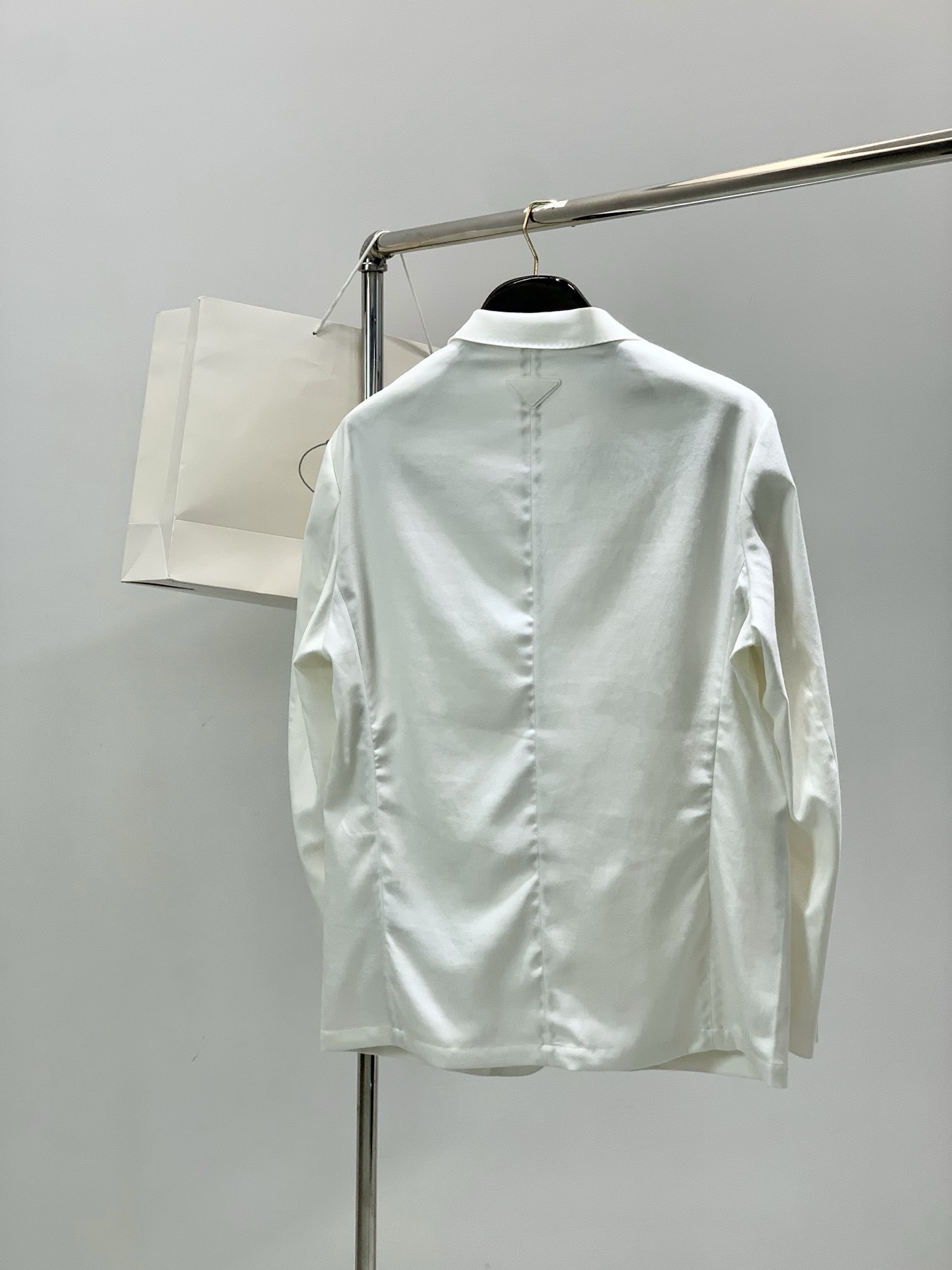 ，PRADA 普拉达，春季最新品，专柜同步有售，时尚休闲西装外套，进口原版面料，做工极为复杂，唯一可以做