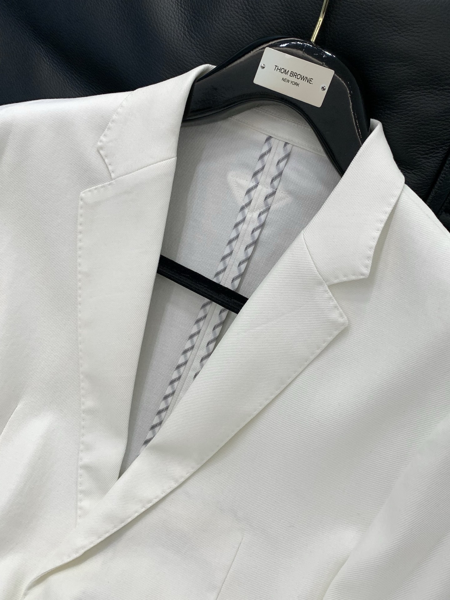 ，PRADA 普拉达，春季最新品，专柜同步有售，时尚休闲西装外套，进口原版面料，做工极为复杂，唯一可以做