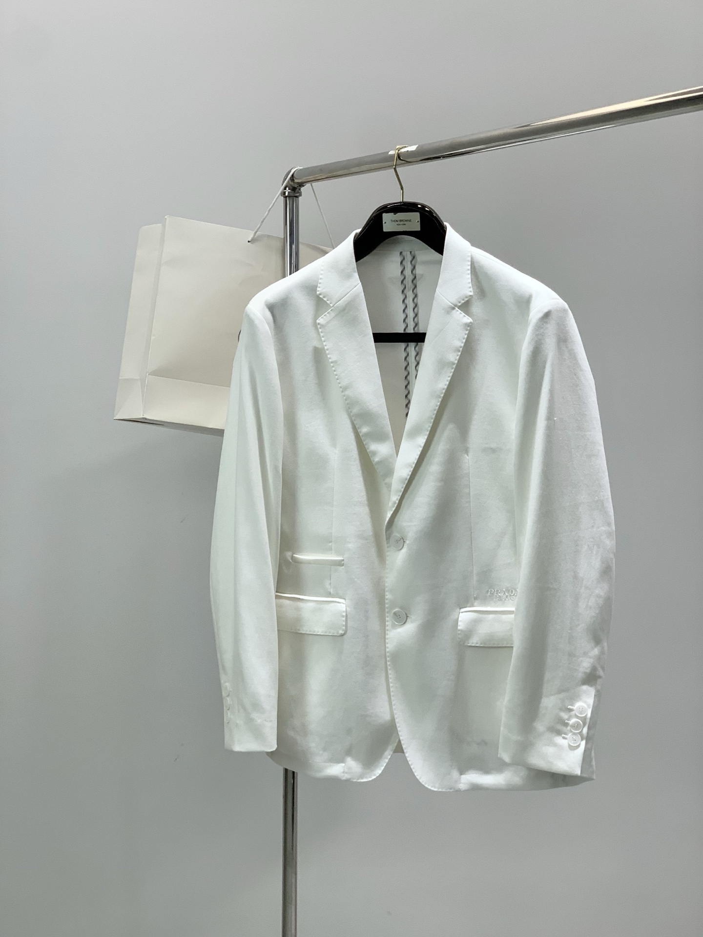 ，PRADA 普拉达，春季最新品，专柜同步有售，时尚休闲西装外套，进口原版面料，做工极为复杂，唯一可以做