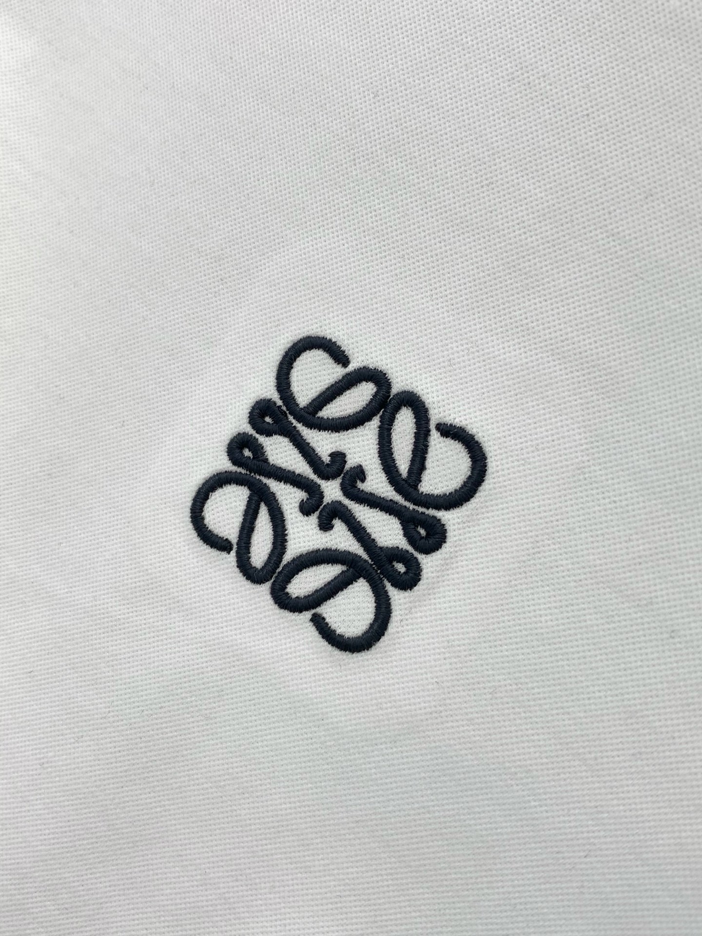 ，Loewe 罗意威，2026春夏最新款，专柜同步有售，原单狠货，时尚休闲圆领短袖T恤，上身很有特点！吸