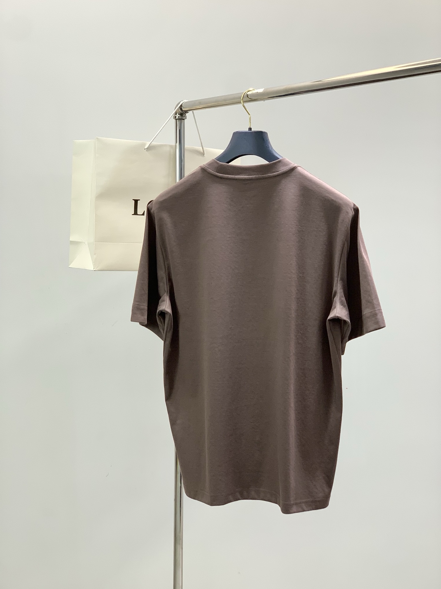 ，Loewe 罗意威，2026春夏最新款，专柜同步有售，原单狠货，时尚休闲圆领短袖T恤，上身很有特点！吸