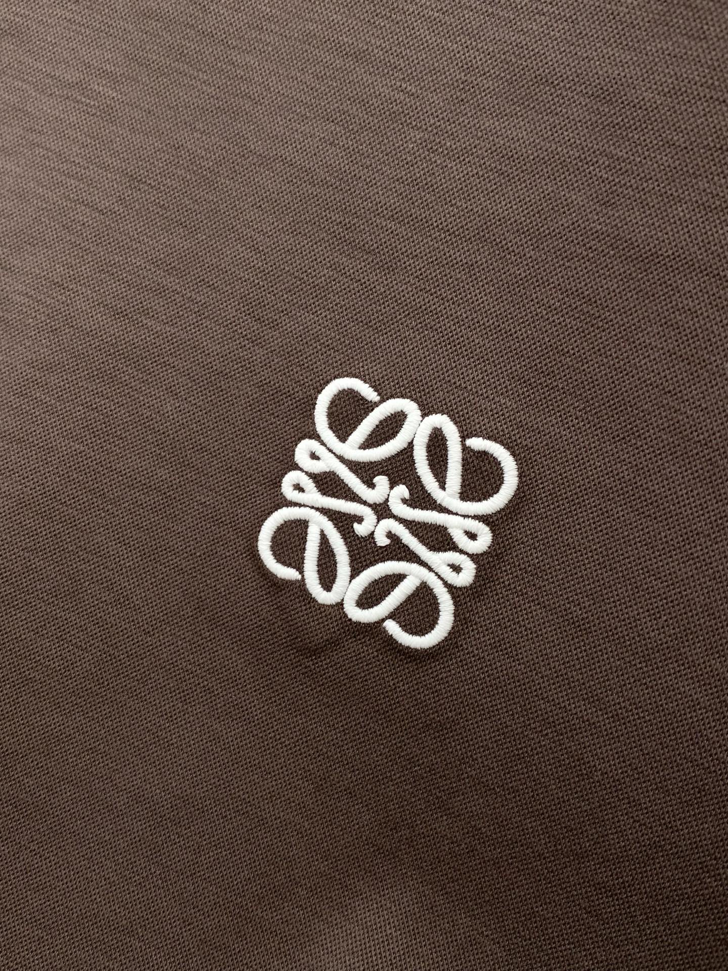 ，Loewe 罗意威，2026春夏最新款，专柜同步有售，原单狠货，时尚休闲圆领短袖T恤，上身很有特点！吸