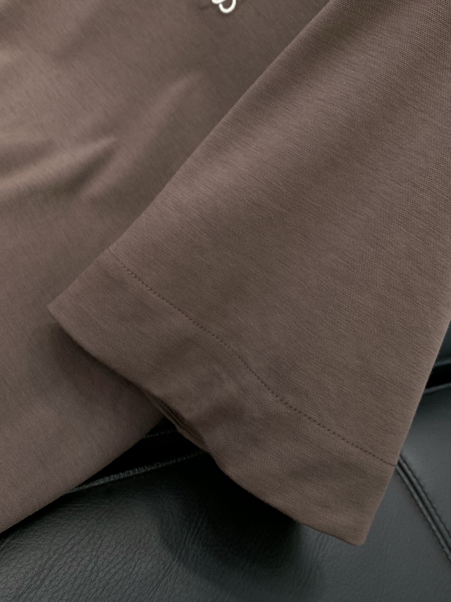 ，Loewe 罗意威，2026春夏最新款，专柜同步有售，原单狠货，时尚休闲圆领短袖T恤，上身很有特点！吸