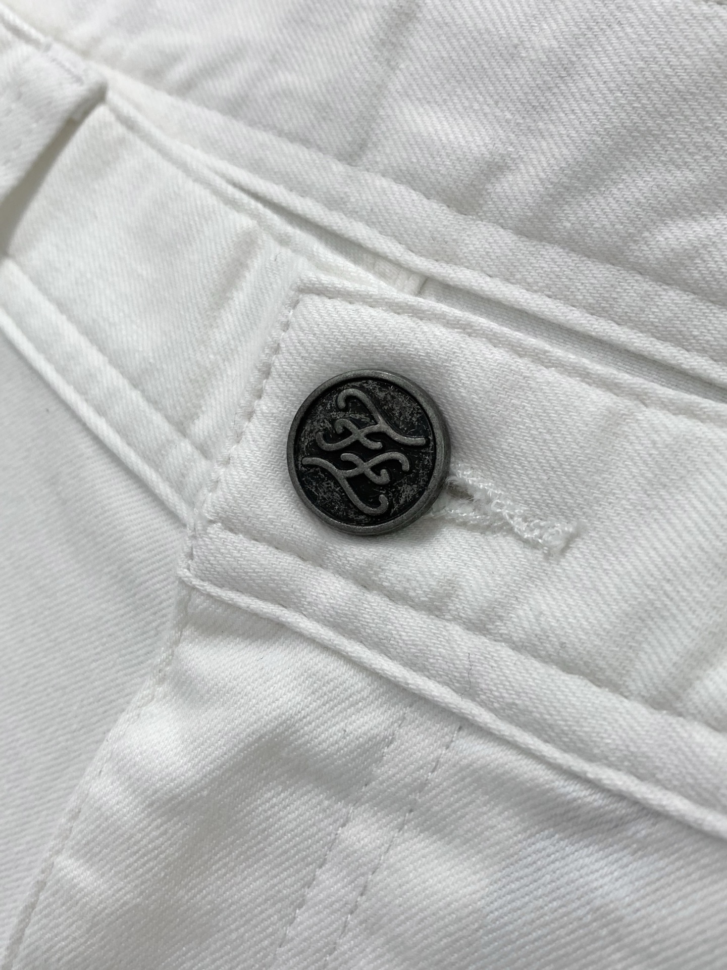 ，Fendi 芬迪，2026春季最新品，专柜同步有售，原单狠货，时尚休闲牛仔裤，进口原版水洗弹力面料，舒