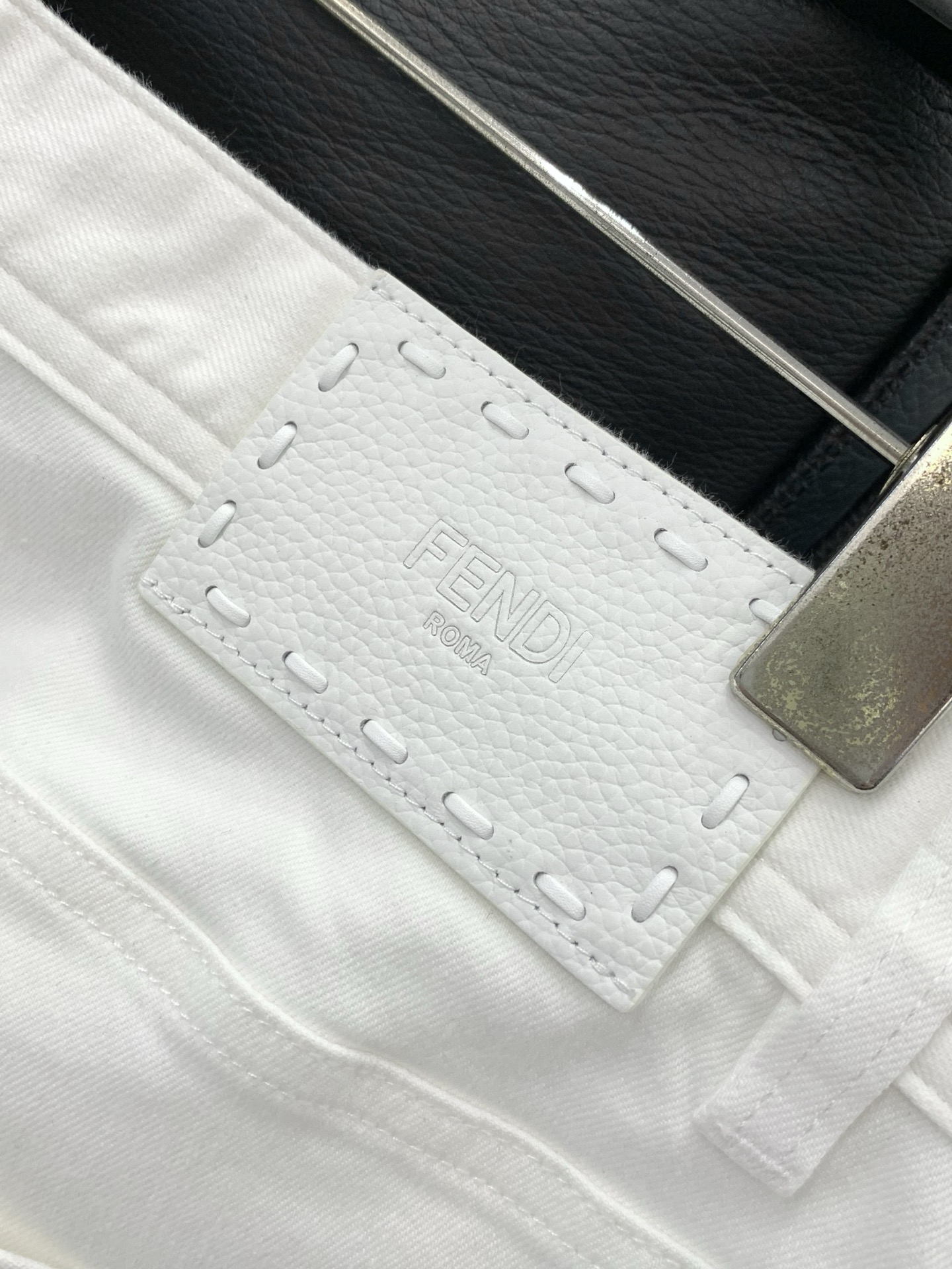 ，Fendi 芬迪，2026春季最新品，专柜同步有售，原单狠货，时尚休闲牛仔裤，进口原版水洗弹力面料，舒