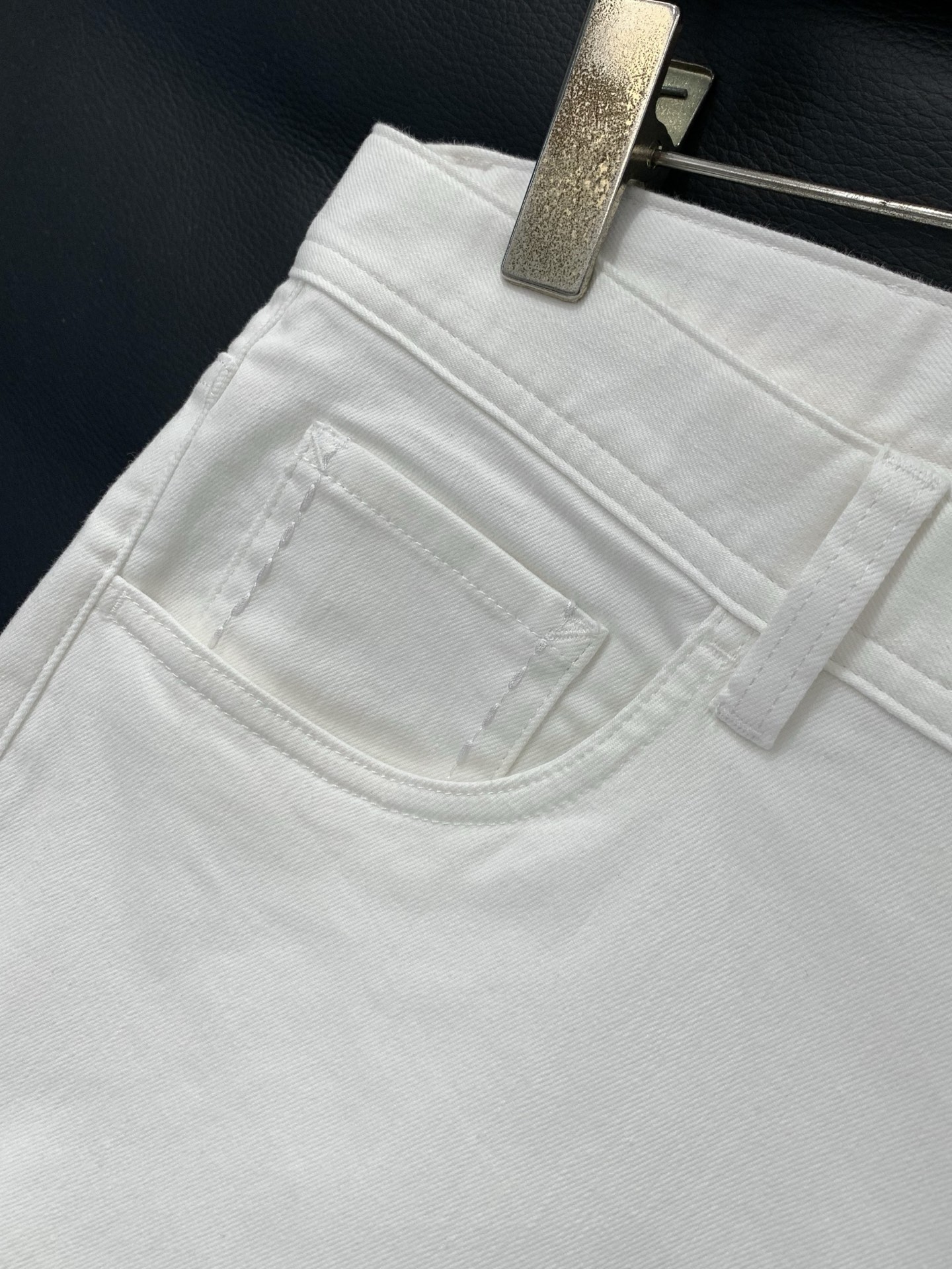 ，Fendi 芬迪，2026春季最新品，专柜同步有售，原单狠货，时尚休闲牛仔裤，进口原版水洗弹力面料，舒