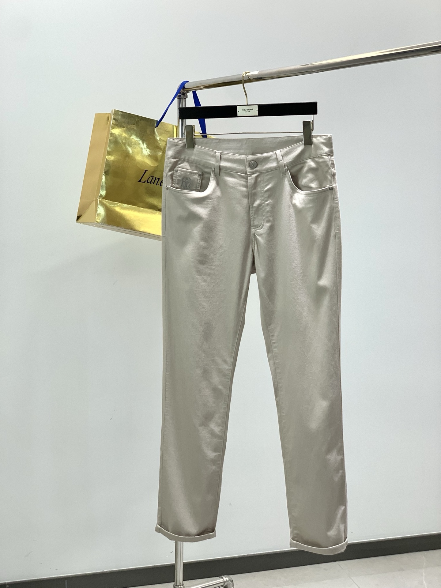 ，意大利神狮，时尚品牌，2026春季新品，时尚休闲裤，专柜同步有售，原单狠货，采用进口原版面料，独特设计