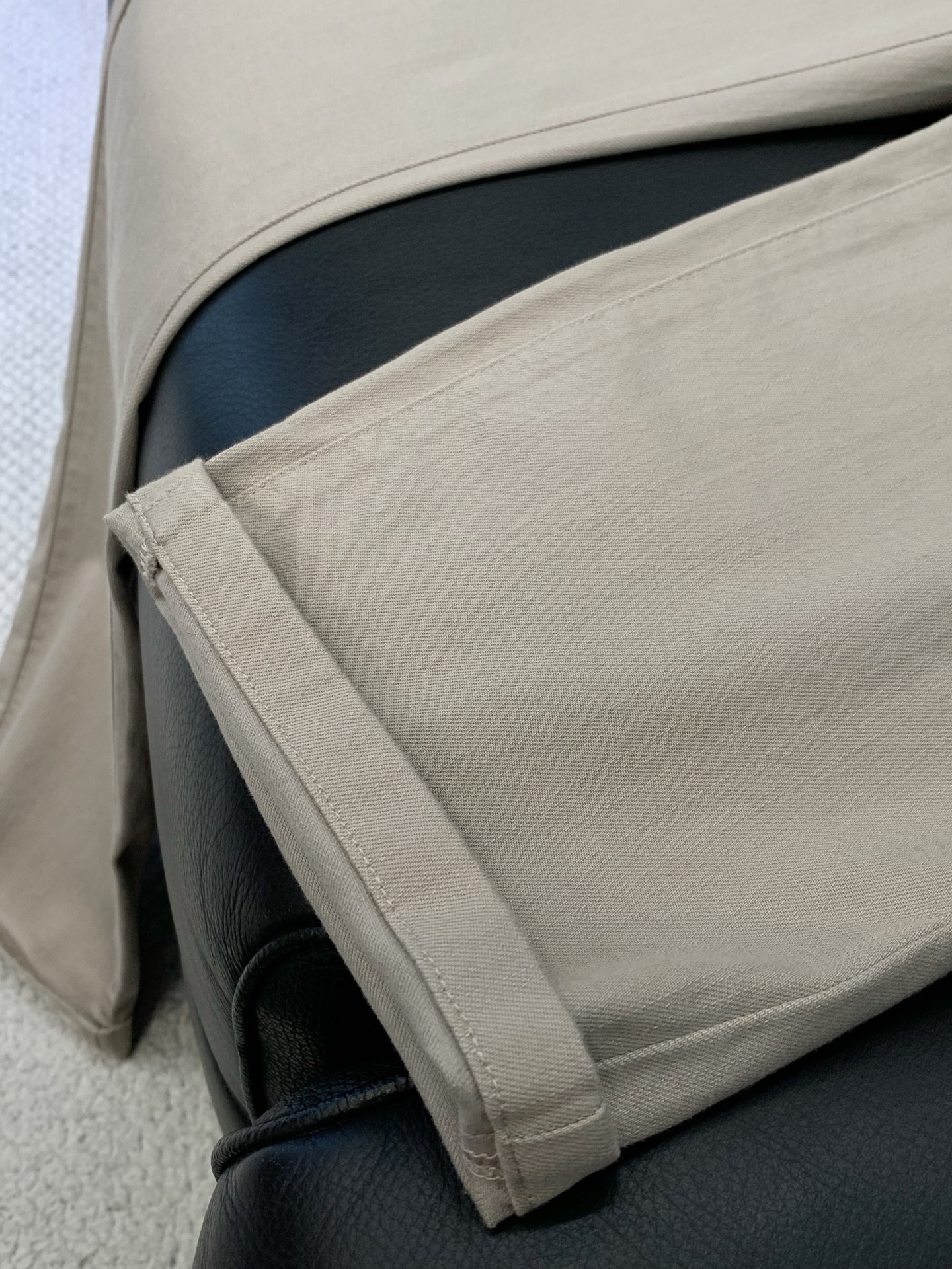 ，意大利神狮，时尚品牌，2026春季新品，时尚休闲裤，专柜同步有售，原单狠货，采用进口原版面料，独特设计