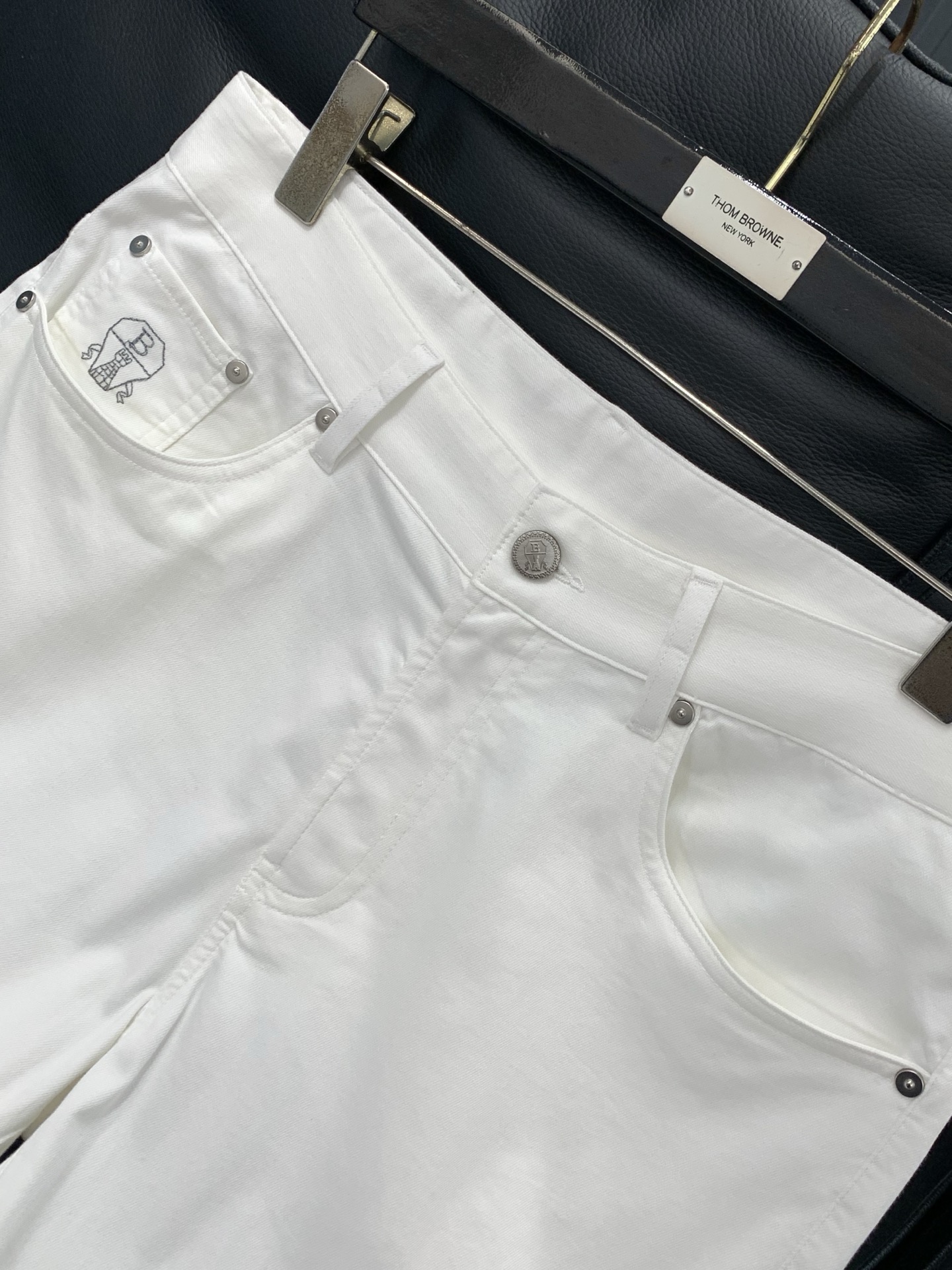 ，意大利神狮，时尚品牌，2026春季新品，时尚休闲裤，专柜同步有售，原单狠货，采用进口原版面料，独特设计