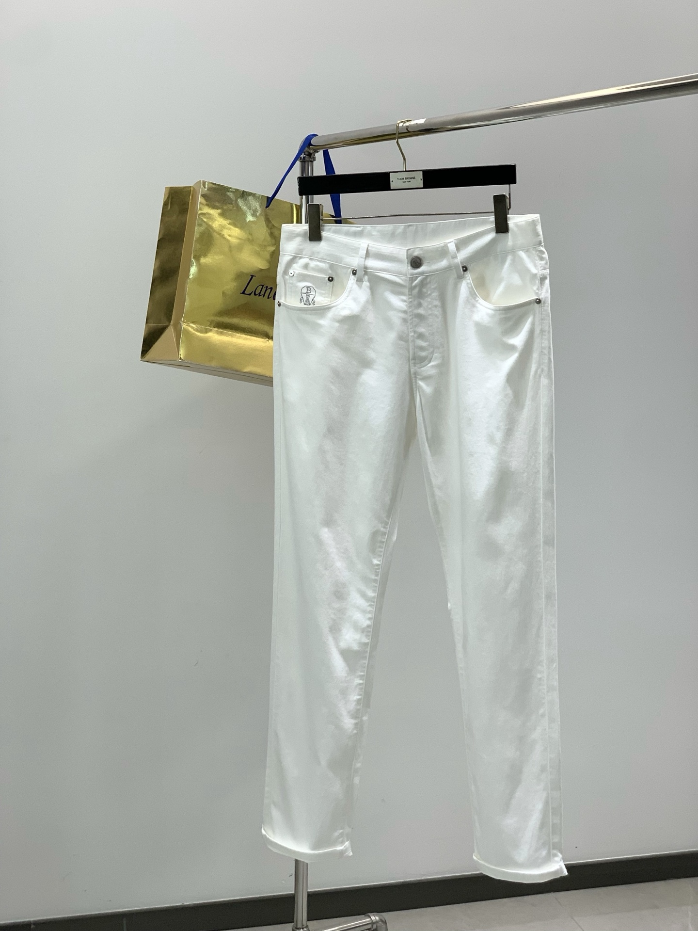 ，意大利神狮，时尚品牌，2026春季新品，时尚休闲裤，专柜同步有售，原单狠货，采用进口原版面料，独特设计