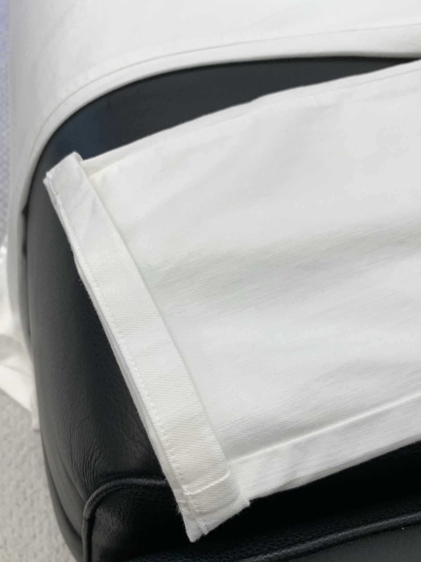 ，意大利神狮，时尚品牌，2026春季新品，时尚休闲裤，专柜同步有售，原单狠货，采用进口原版面料，独特设计