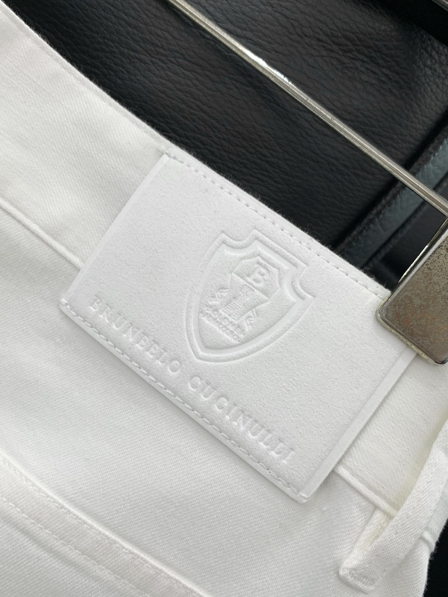 ，意大利神狮，时尚品牌，2026春季新品，时尚休闲裤，专柜同步有售，原单狠货，采用进口原版面料，独特设计