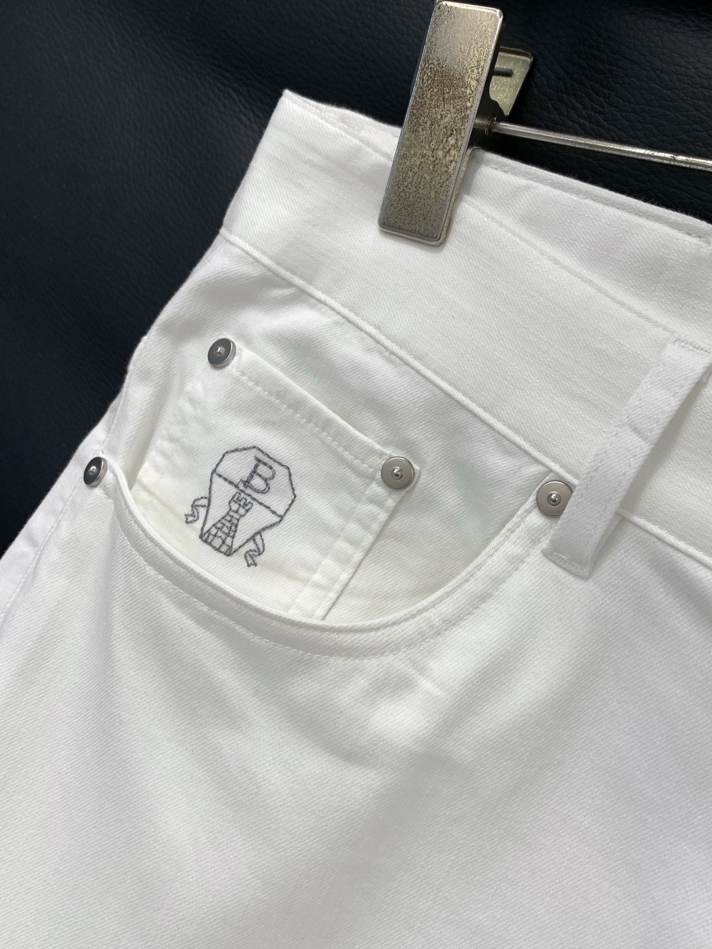 ，意大利神狮，时尚品牌，2026春季新品，时尚休闲裤，专柜同步有售，原单狠货，采用进口原版面料，独特设计